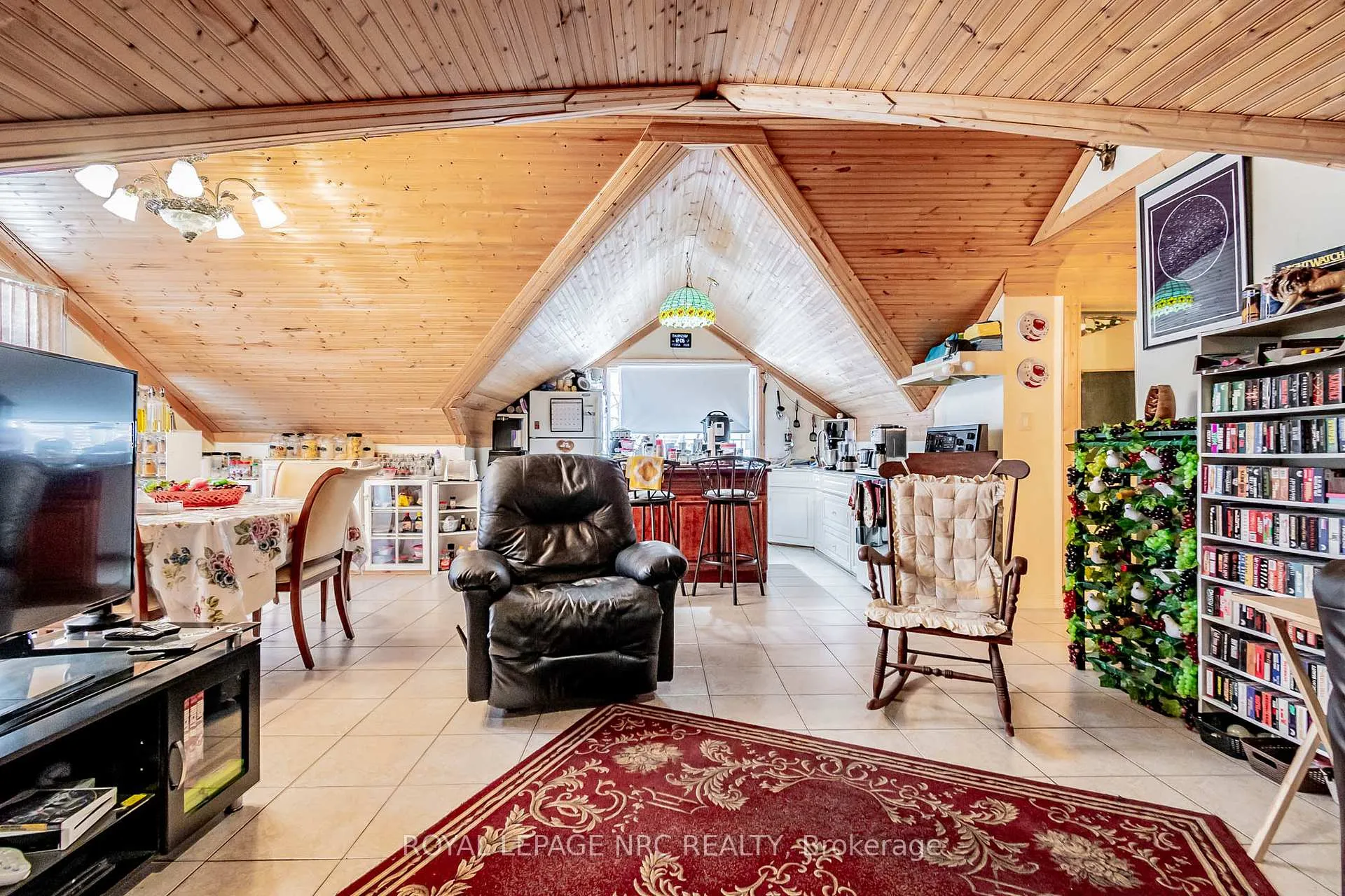 Photo 14 of 6490 Thorold Stone Road, Niagara Falls, Morrison — HOMEH