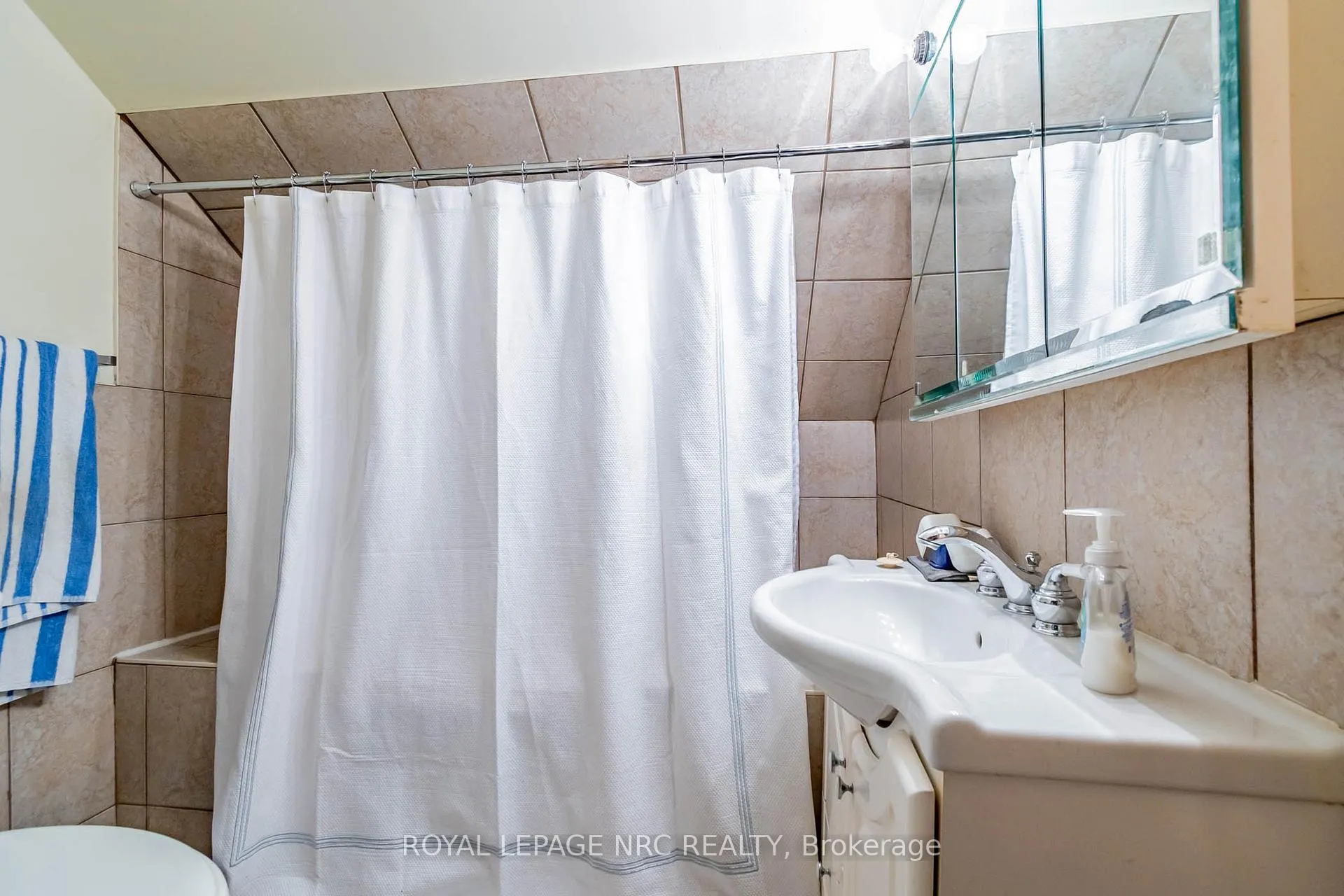 Photo 18 of 6490 Thorold Stone Road, Niagara Falls, Morrison — HOMEH