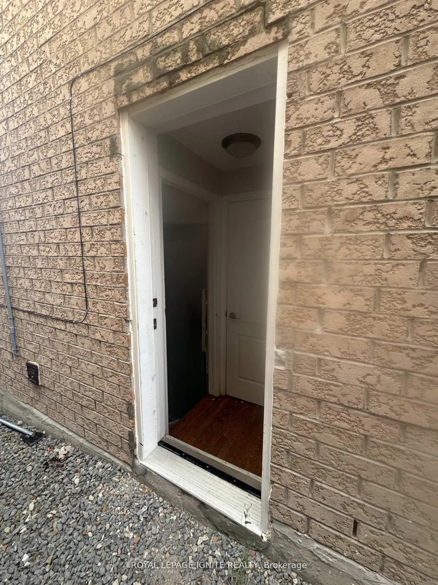 Photo 4 of Unit Bsmt, 1181 Stire Street, Oshawa, Pinecrest — HOMEH