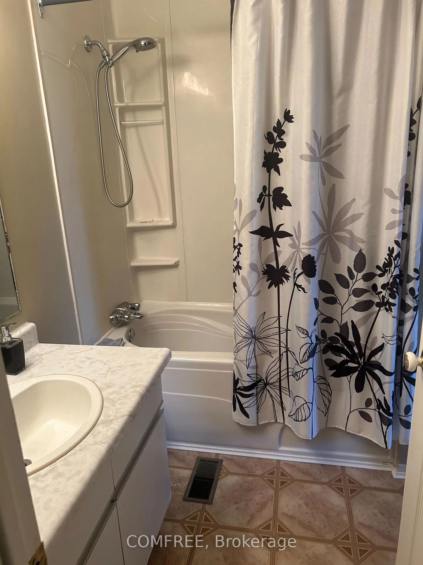Photo 21 of 56 Fieldgate Drive, Ottawa, Barrhaven - Knollsbrook — HOMEH