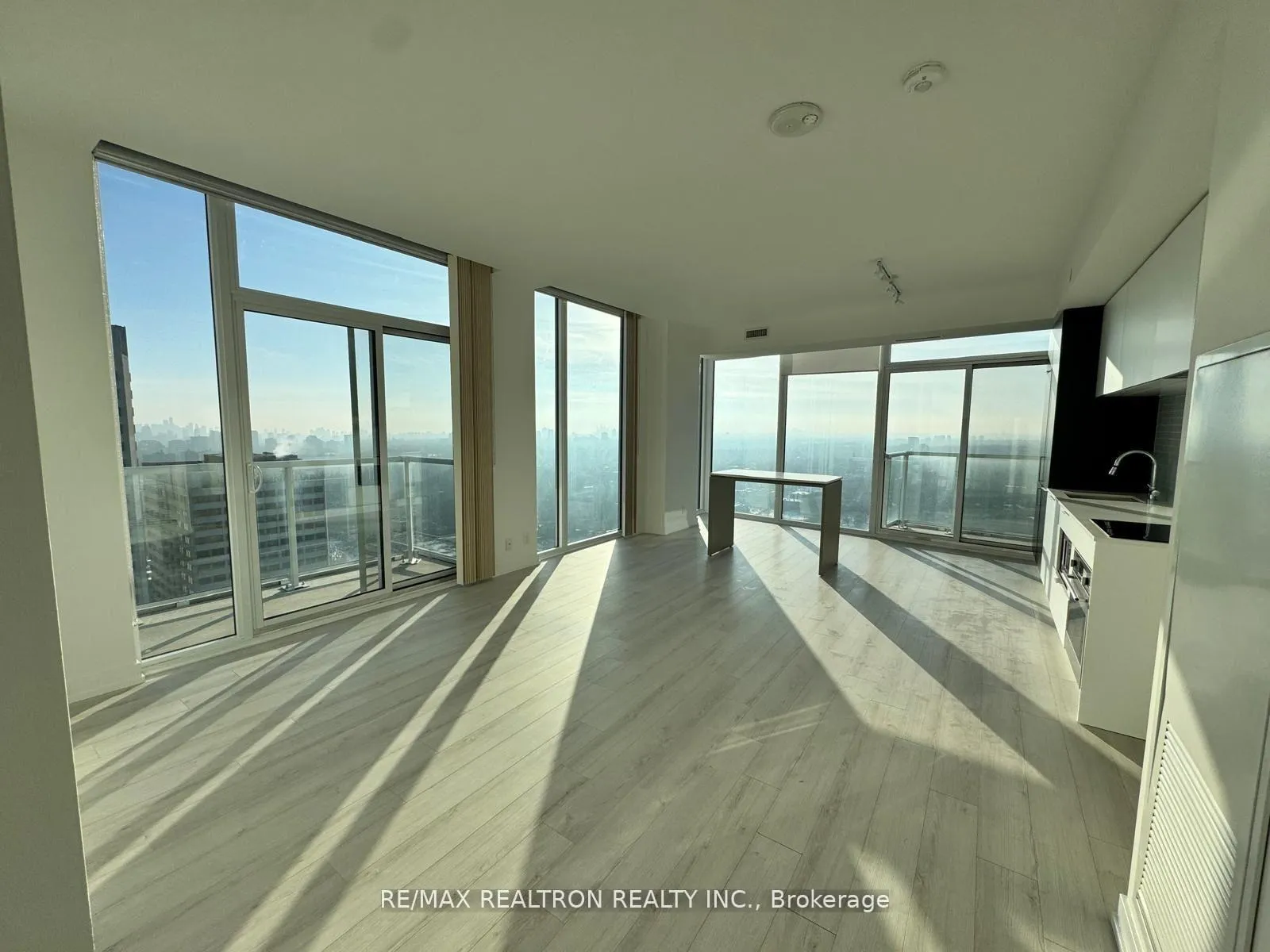 Photo 9 of Unit 3103, 33 Helendale Avenue, Toronto, Yonge-Eglinton — HOMEH