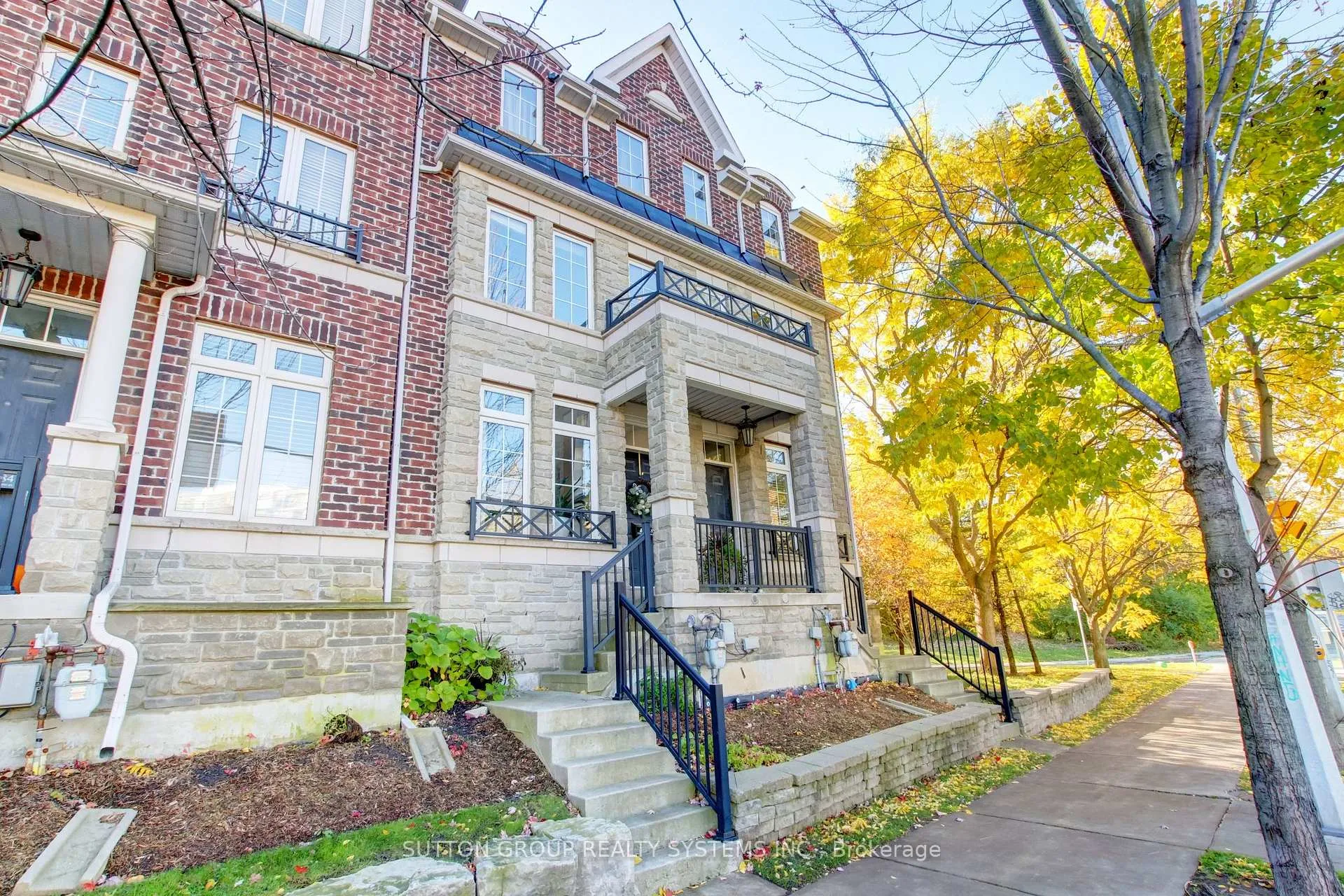 Photo 4 of Unit 85, 119B The Queensway, Toronto, High Park-Swansea — HOMEH