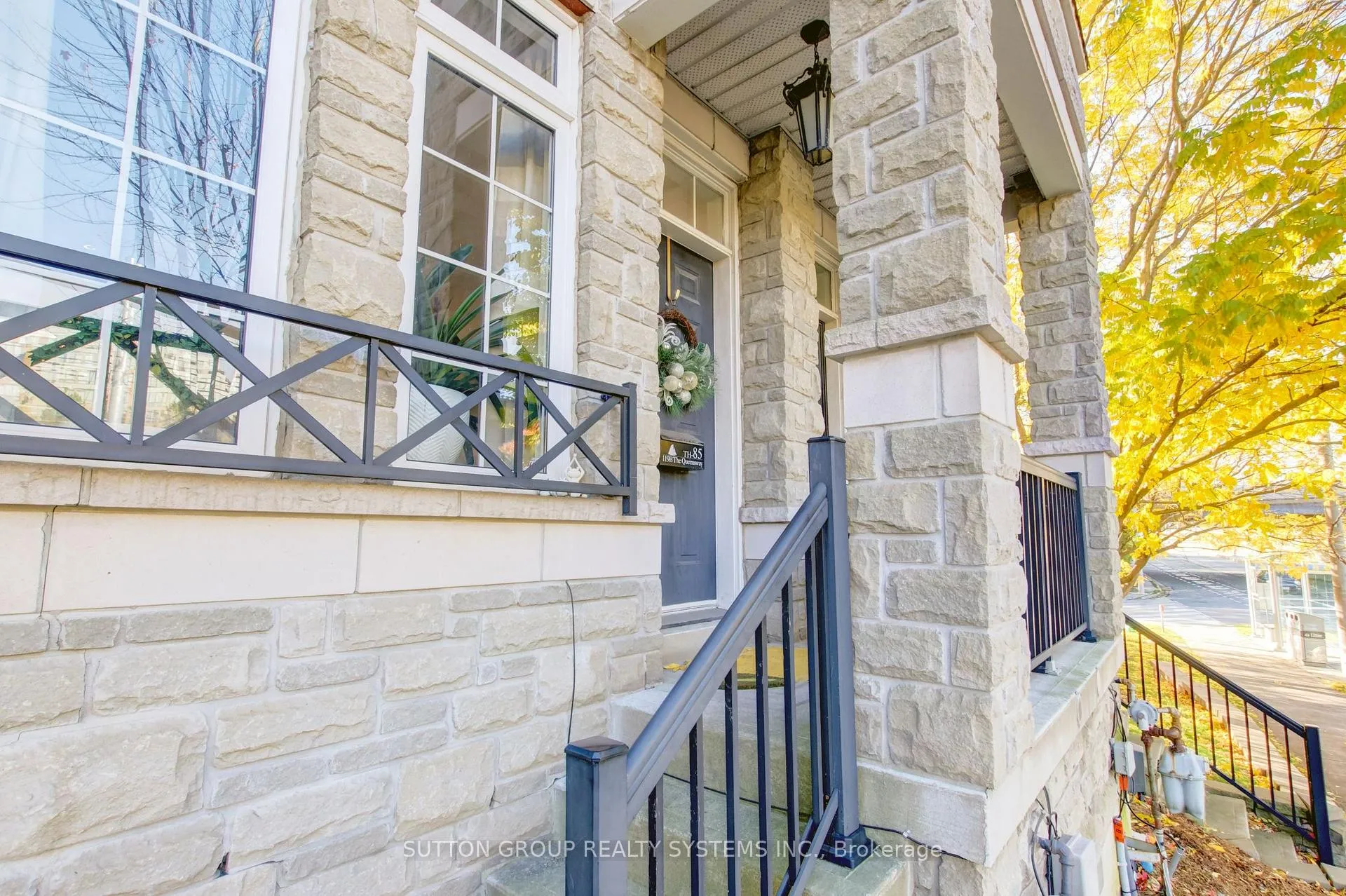 Photo 5 of Unit 85, 119B The Queensway, Toronto, High Park-Swansea — HOMEH