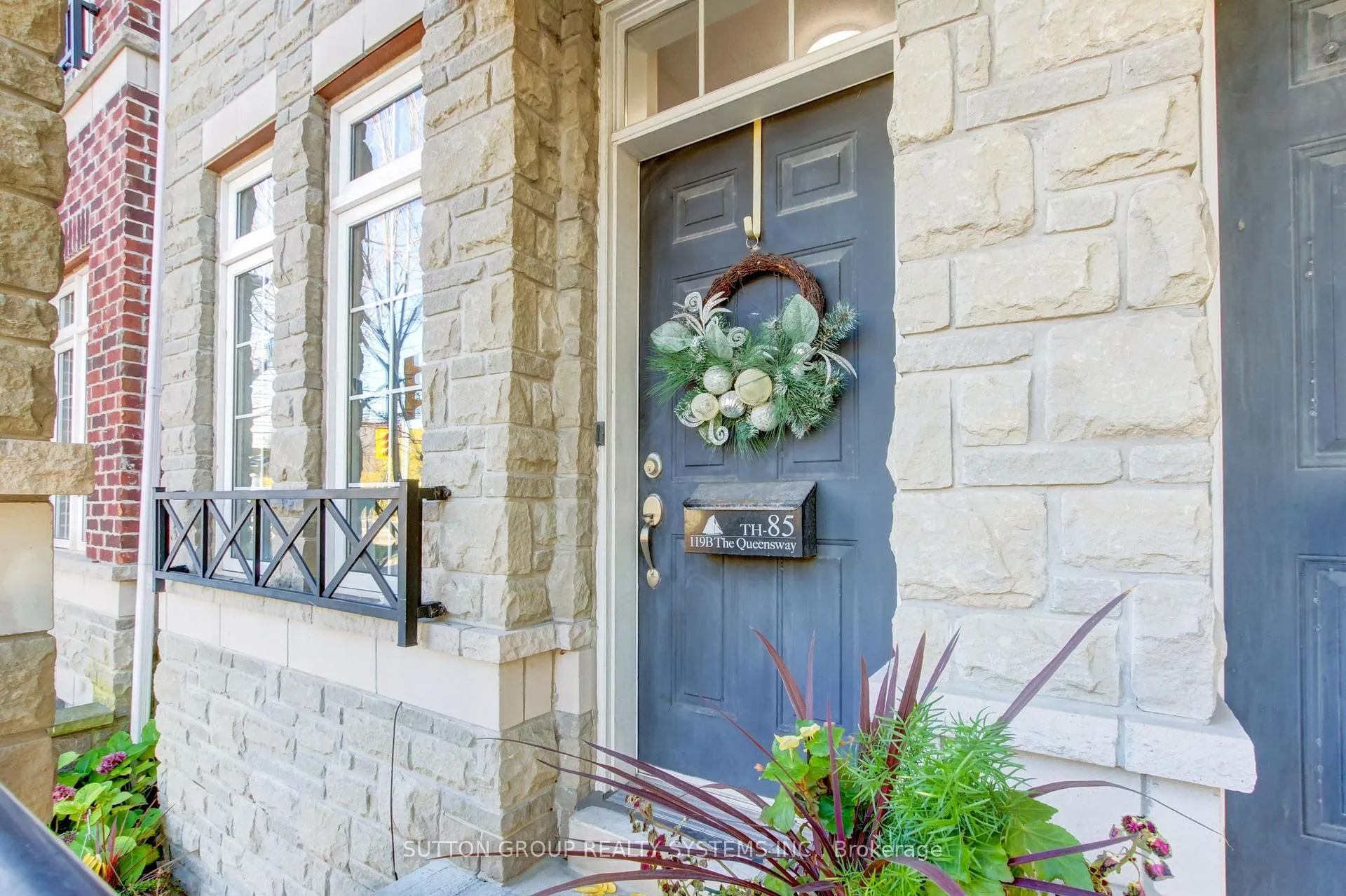 Photo 6 of Unit 85, 119B The Queensway, Toronto, High Park-Swansea — HOMEH