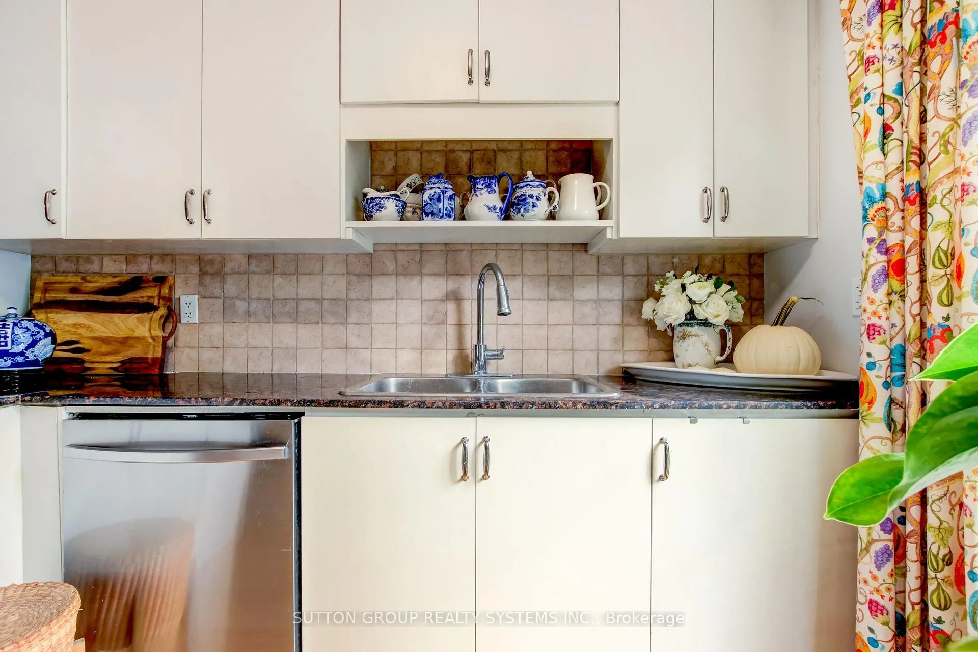 Photo 22 of Unit 85, 119B The Queensway, Toronto, High Park-Swansea — HOMEH