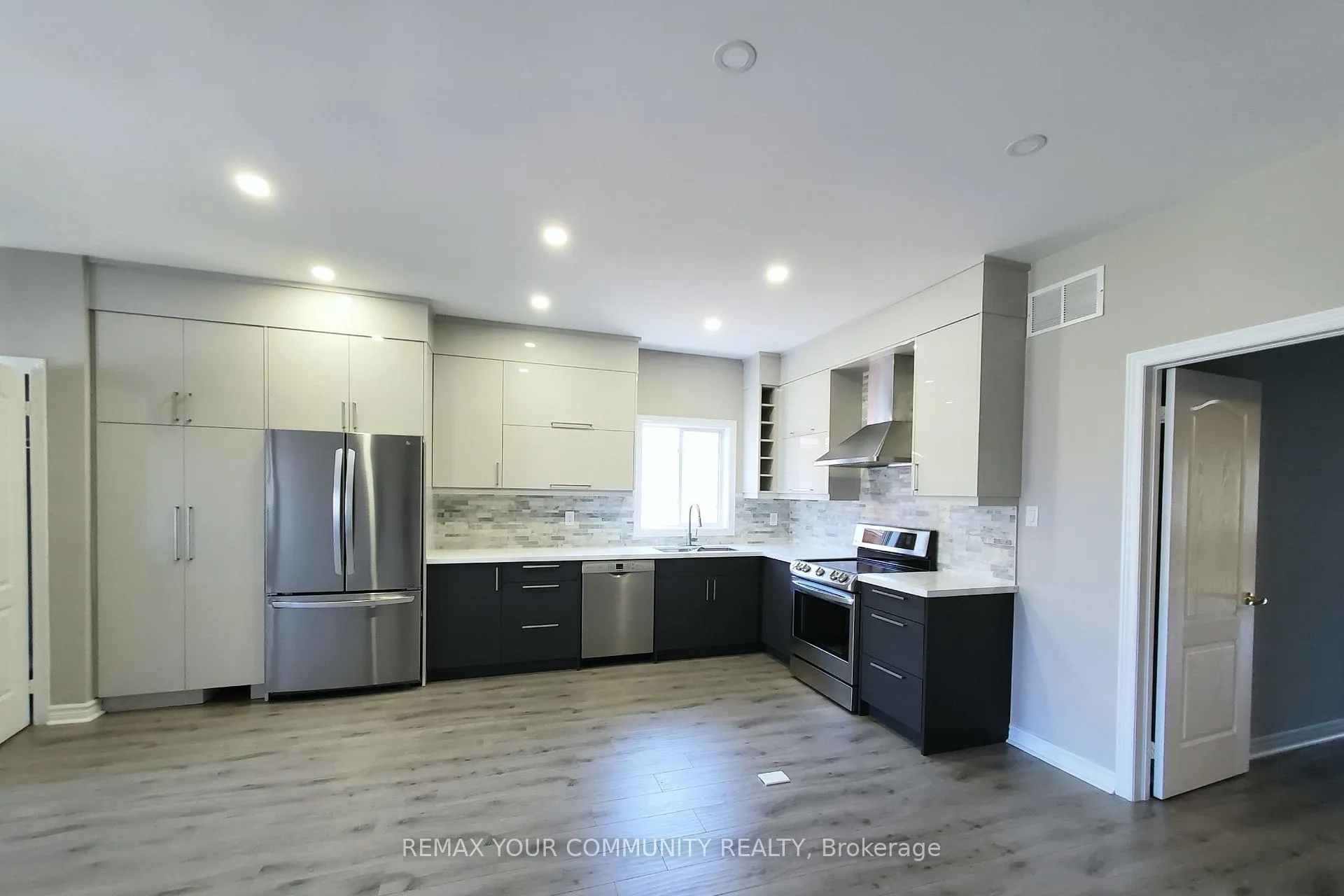 Photo 5 of Unit Upper, 48 Belwood Boulevard, Vaughan, Patterson — HOMEH