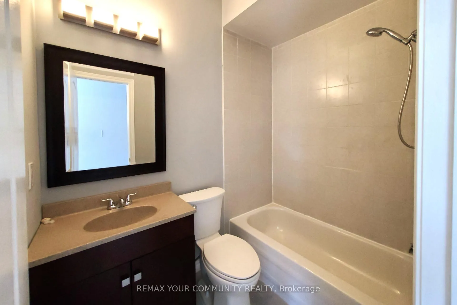 Photo 13 of Unit Upper, 48 Belwood Boulevard, Vaughan, Patterson — HOMEH