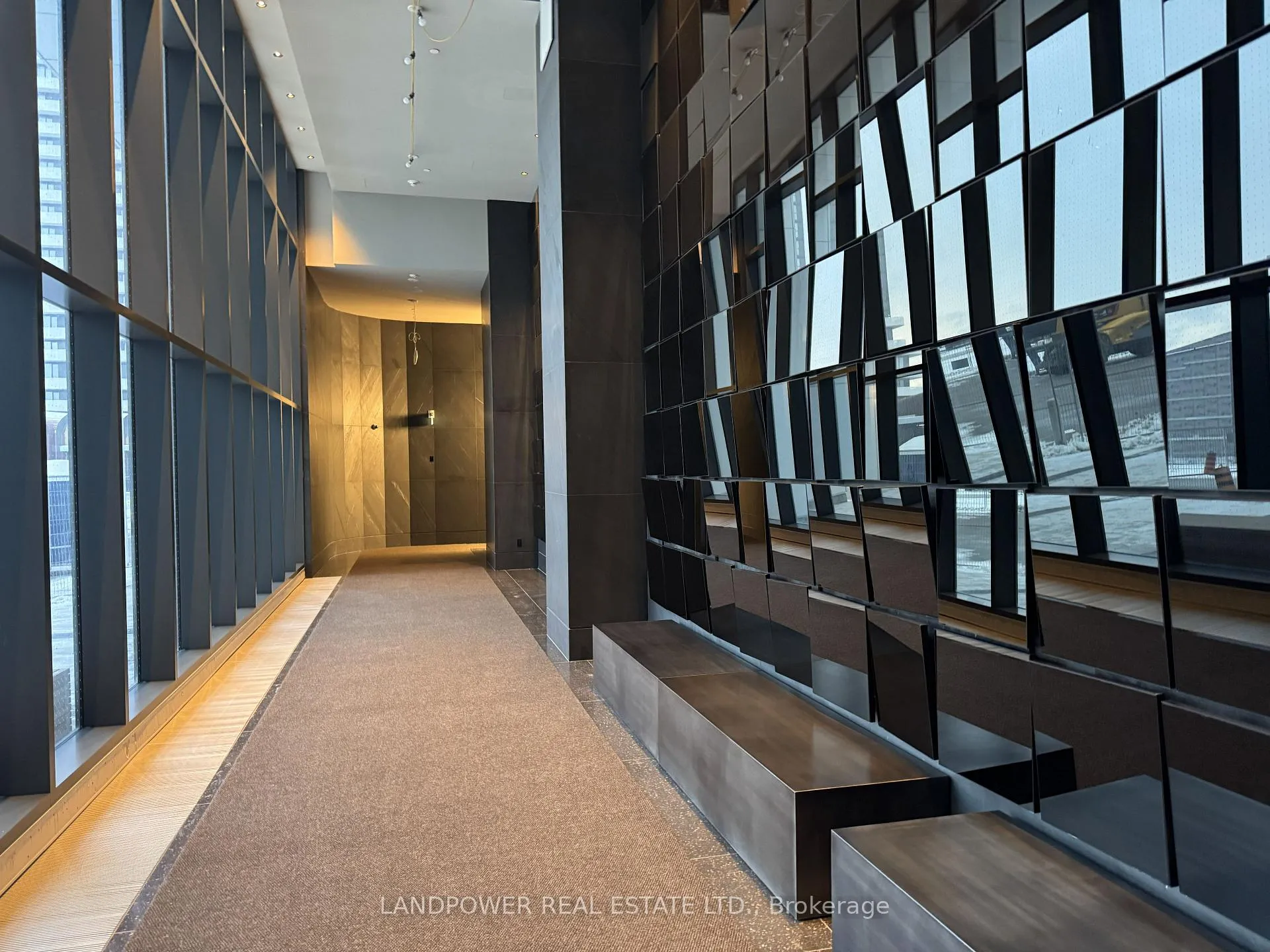 Photo 4 of Unit 4703, 8 Interchange Way, Vaughan, Vaughan Corporate Centre — HOMEH