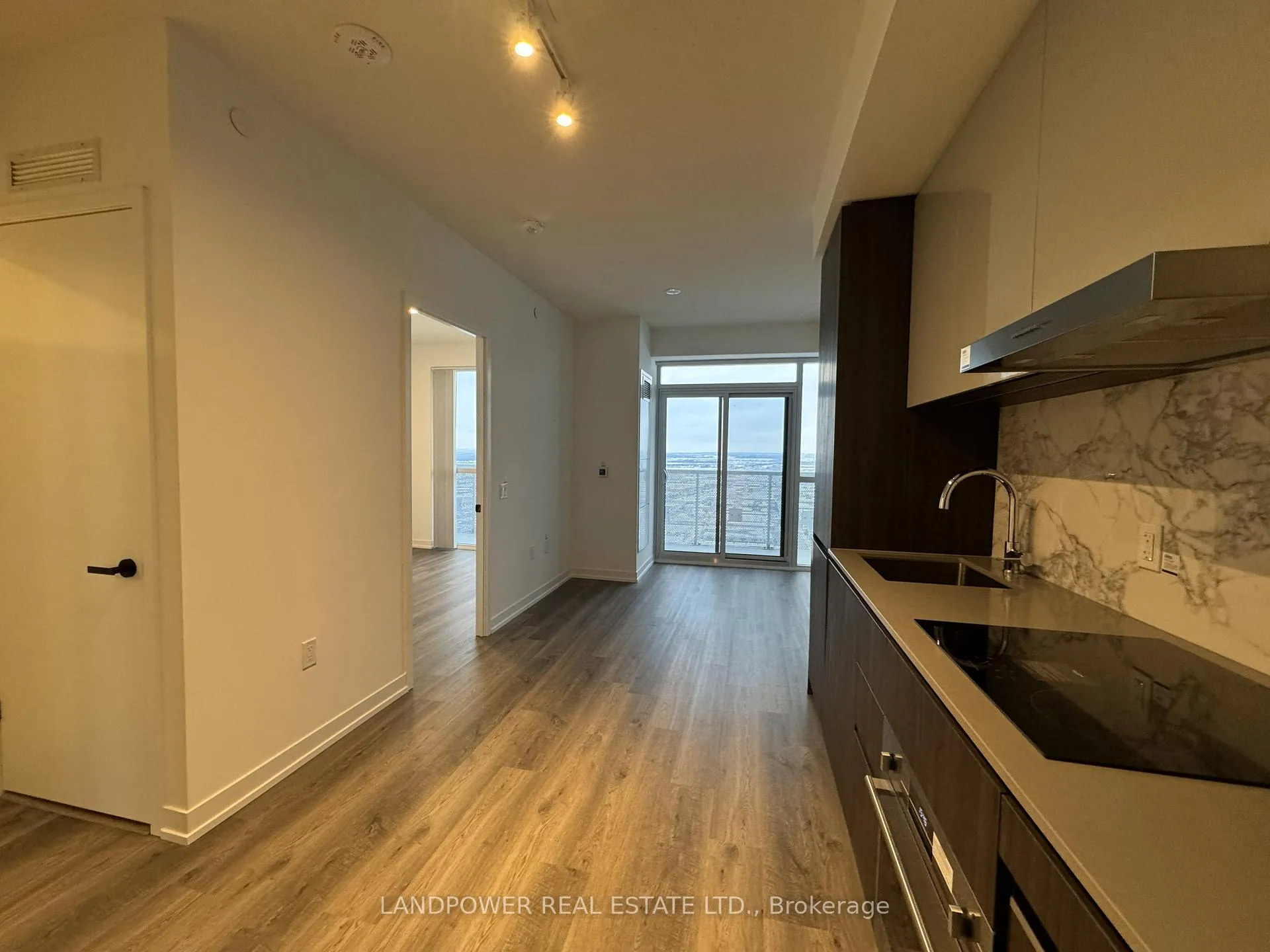 Photo 6 of Unit 4703, 8 Interchange Way, Vaughan, Vaughan Corporate Centre — HOMEH