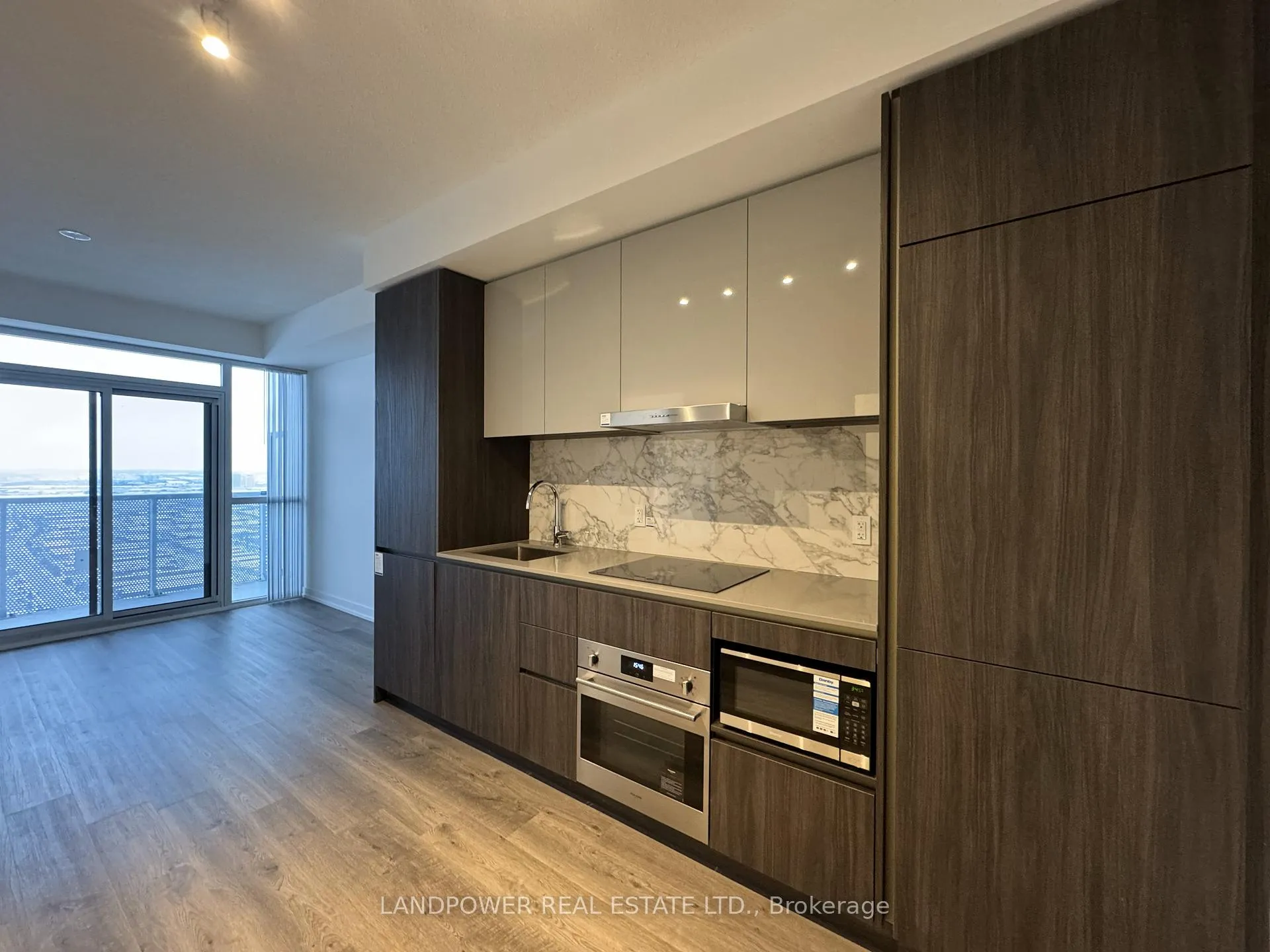 Photo 7 of Unit 4703, 8 Interchange Way, Vaughan, Vaughan Corporate Centre — HOMEH
