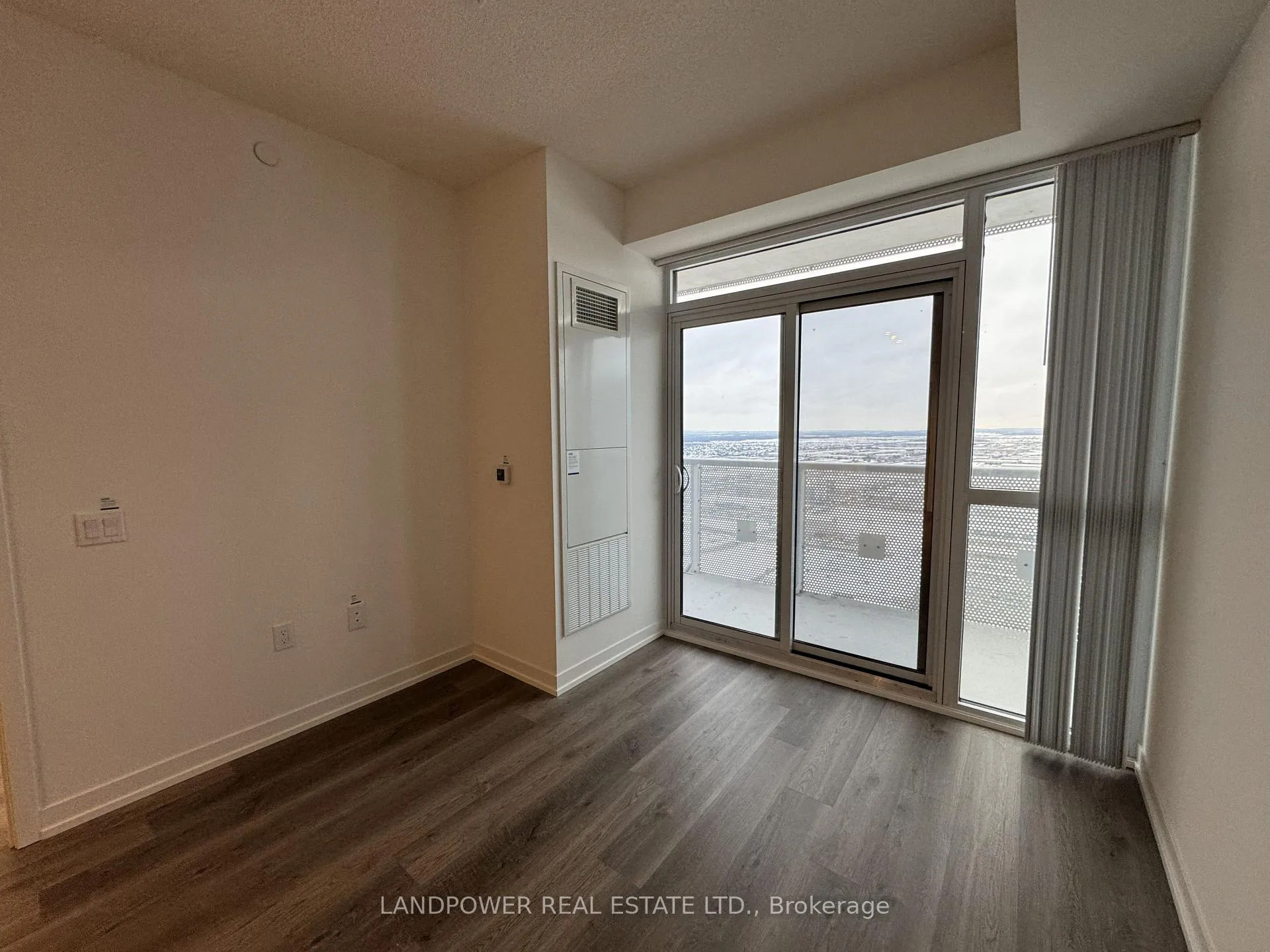 Photo 9 of Unit 4703, 8 Interchange Way, Vaughan, Vaughan Corporate Centre — HOMEH