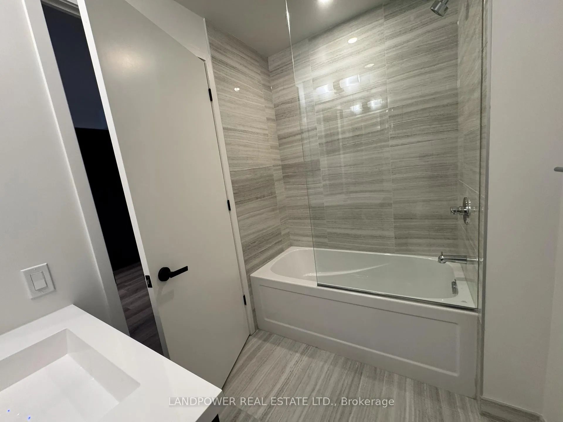 Photo 14 of Unit 4703, 8 Interchange Way, Vaughan, Vaughan Corporate Centre — HOMEH
