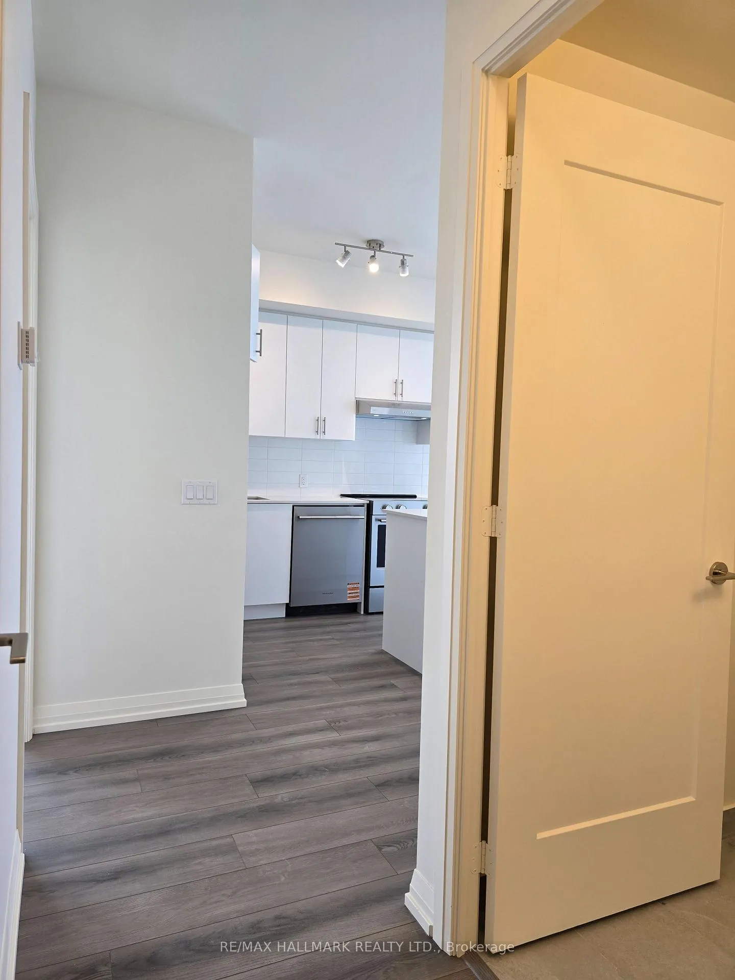 Photo 4 of Unit 2409, 27 Korda Gate, Vaughan, Vellore Village — HOMEH