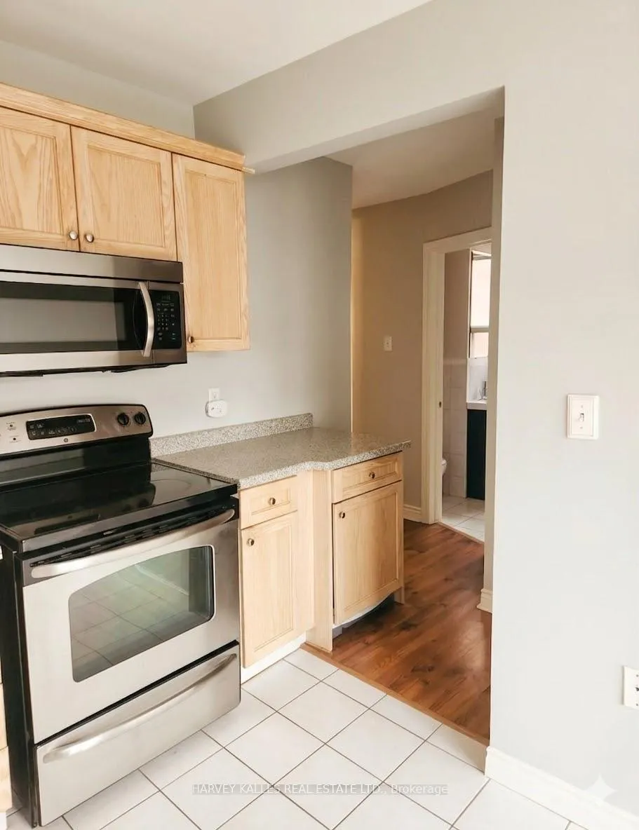Photo 3 of Unit 4, 101 Connaught Avenue S, Hamilton, Stipley — HOMEH
