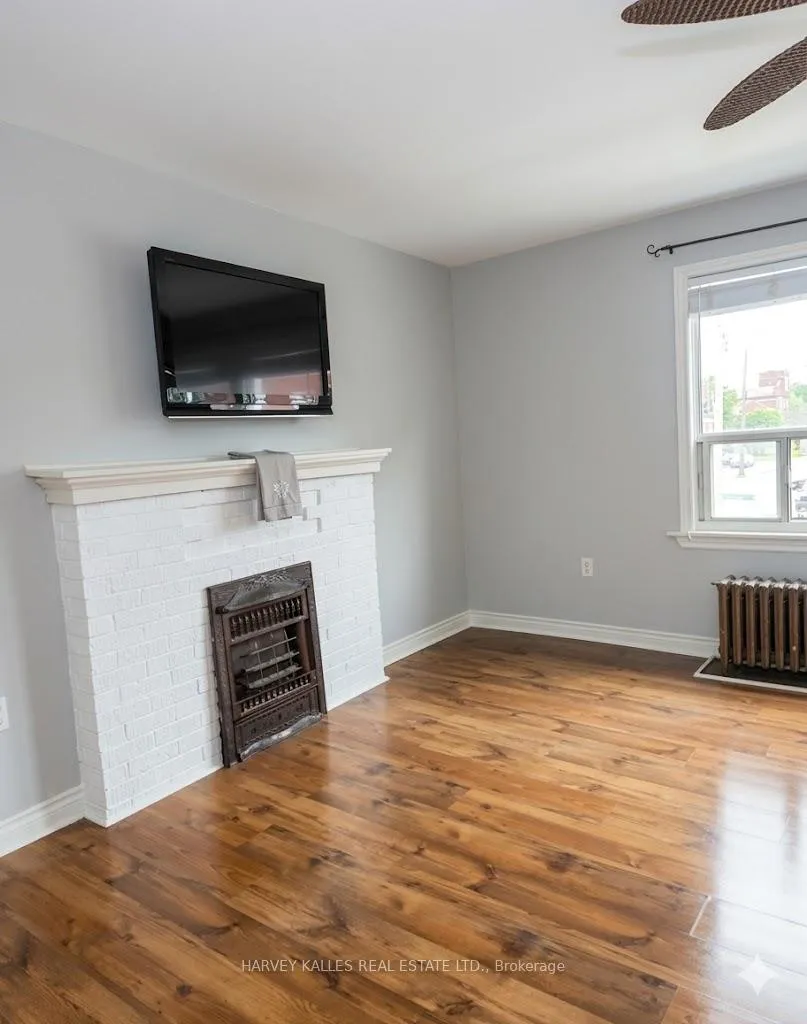 Photo 5 of Unit 4, 101 Connaught Avenue S, Hamilton, Stipley — HOMEH