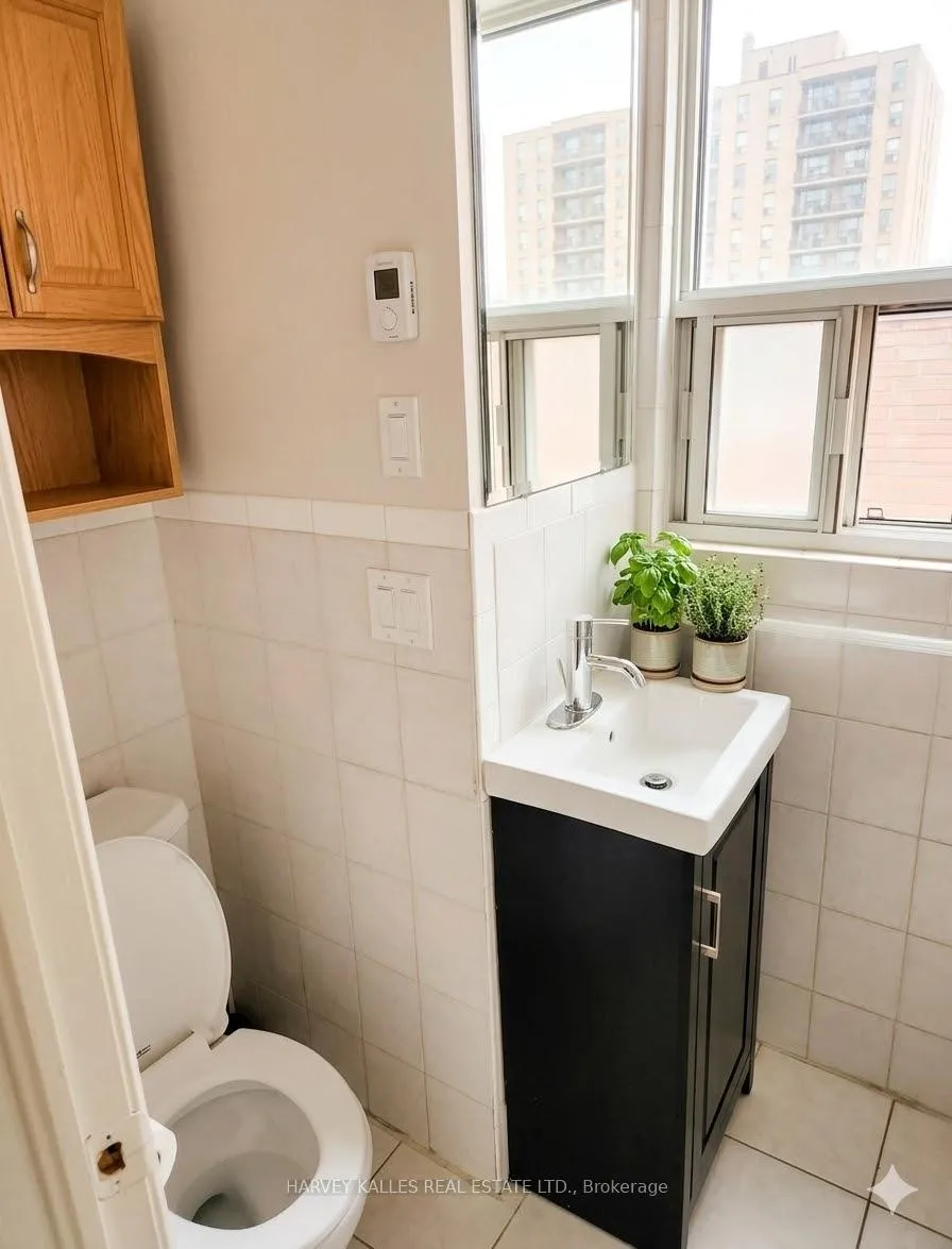 Photo 8 of Unit 4, 101 Connaught Avenue S, Hamilton, Stipley — HOMEH