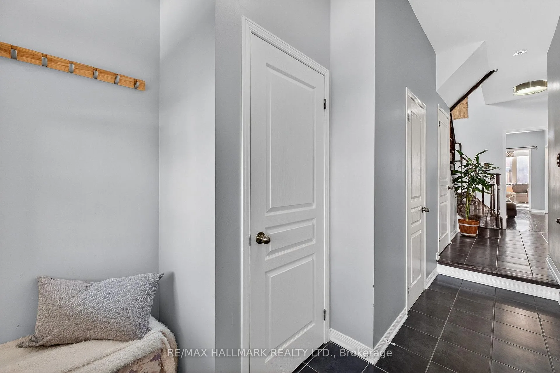 Photo 4 of 30 Catalpa Crescent, Vaughan, Patterson — HOMEH