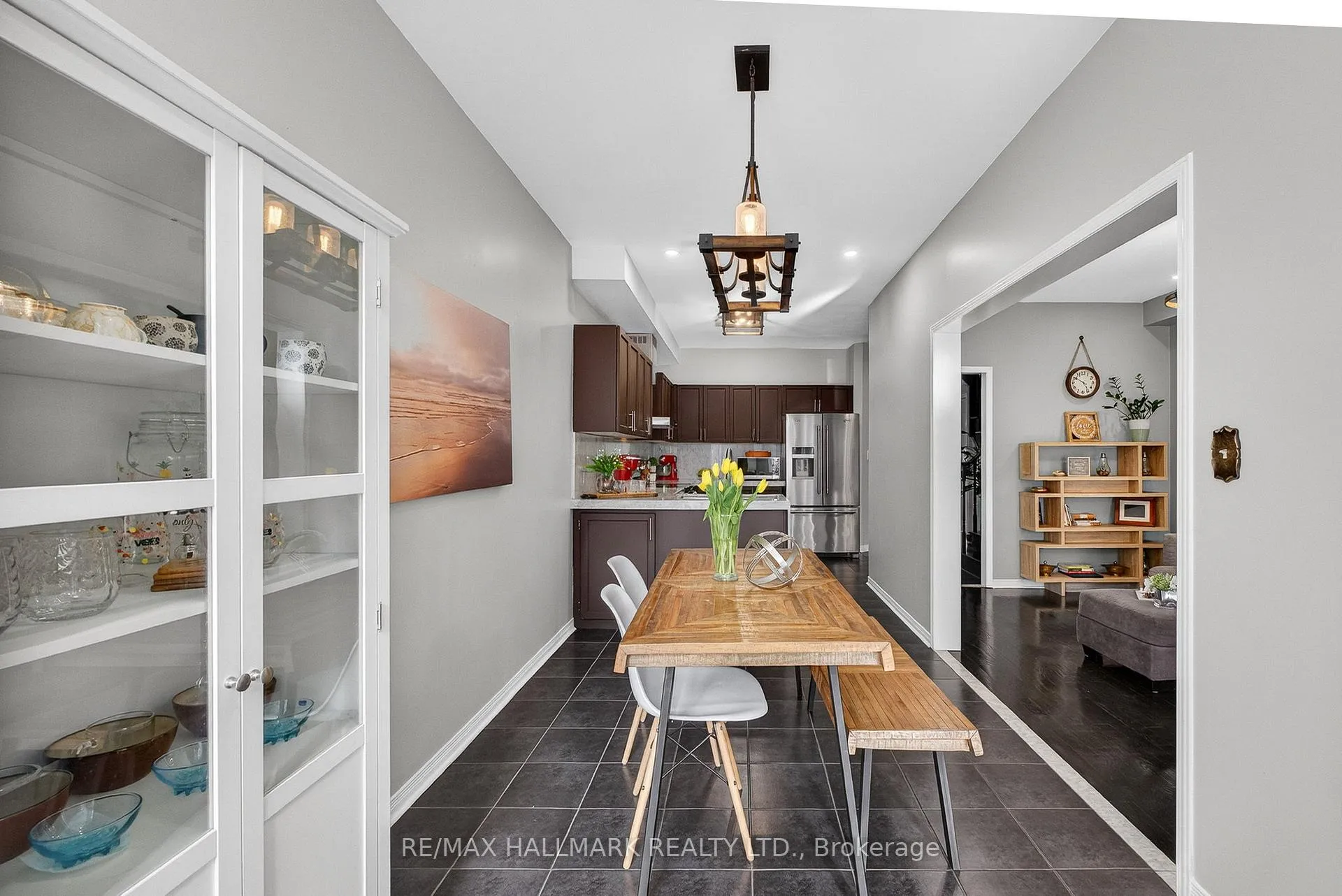 Photo 9 of 30 Catalpa Crescent, Vaughan, Patterson — HOMEH