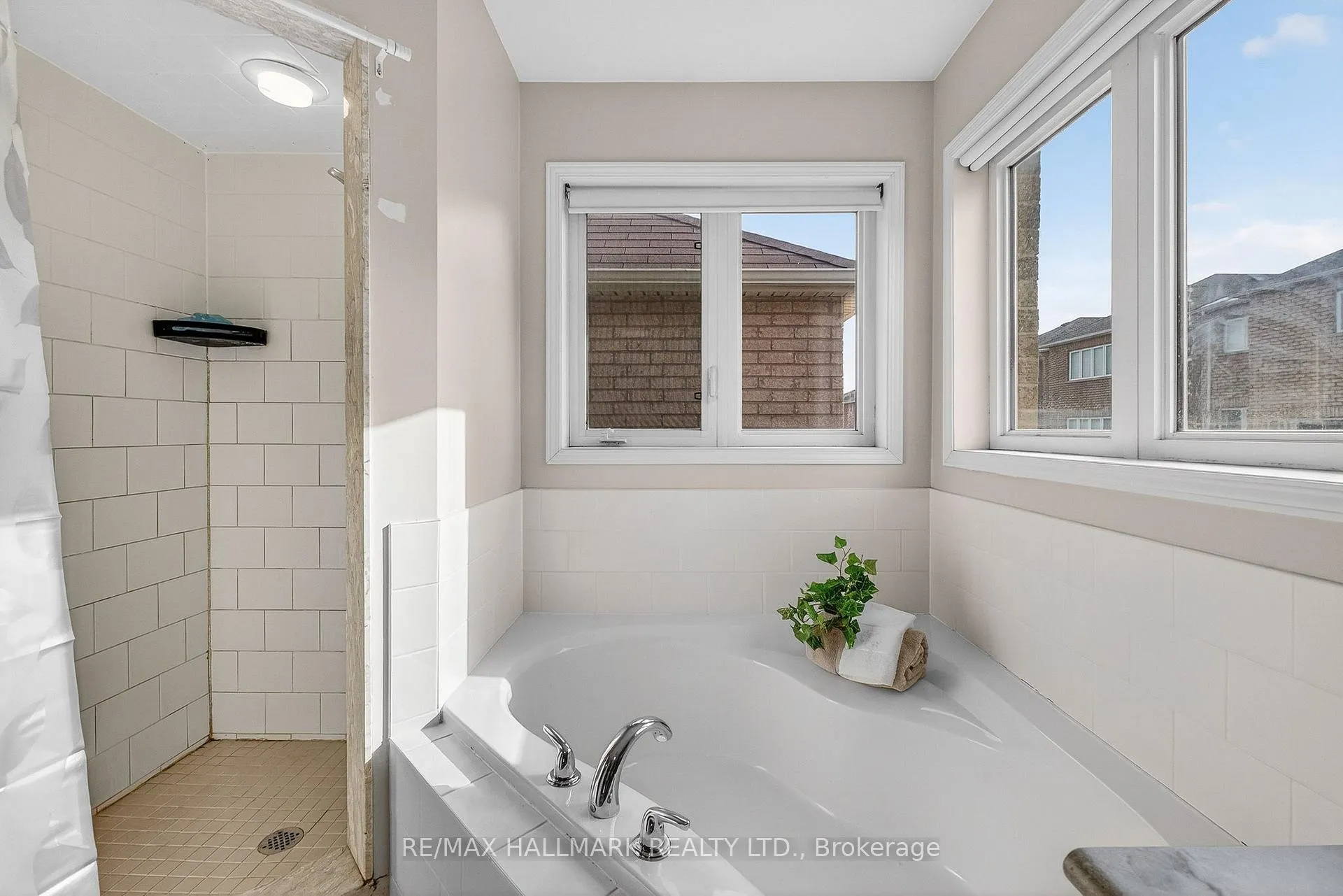 Photo 27 of 30 Catalpa Crescent, Vaughan, Patterson — HOMEH