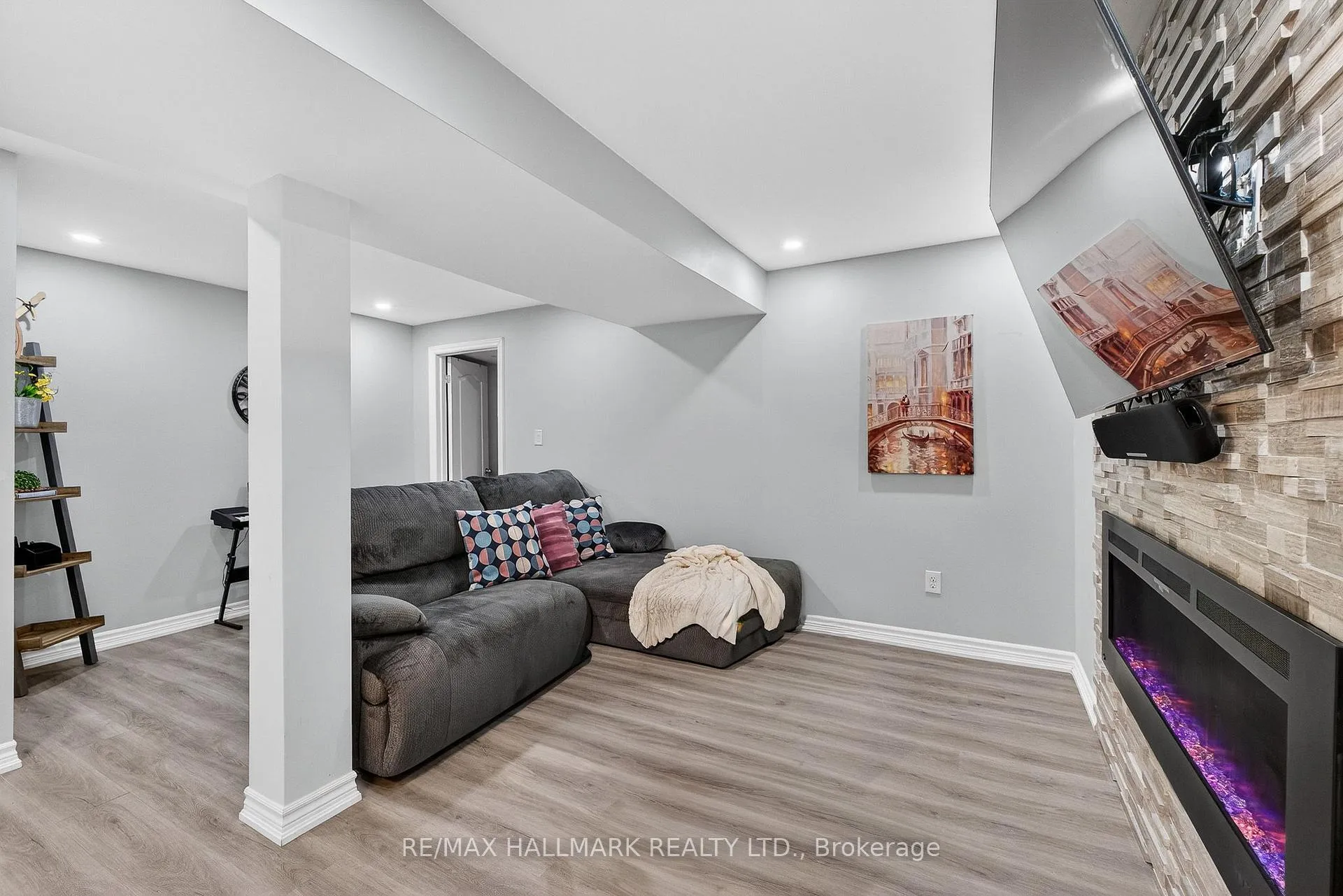 Photo 36 of 30 Catalpa Crescent, Vaughan, Patterson — HOMEH