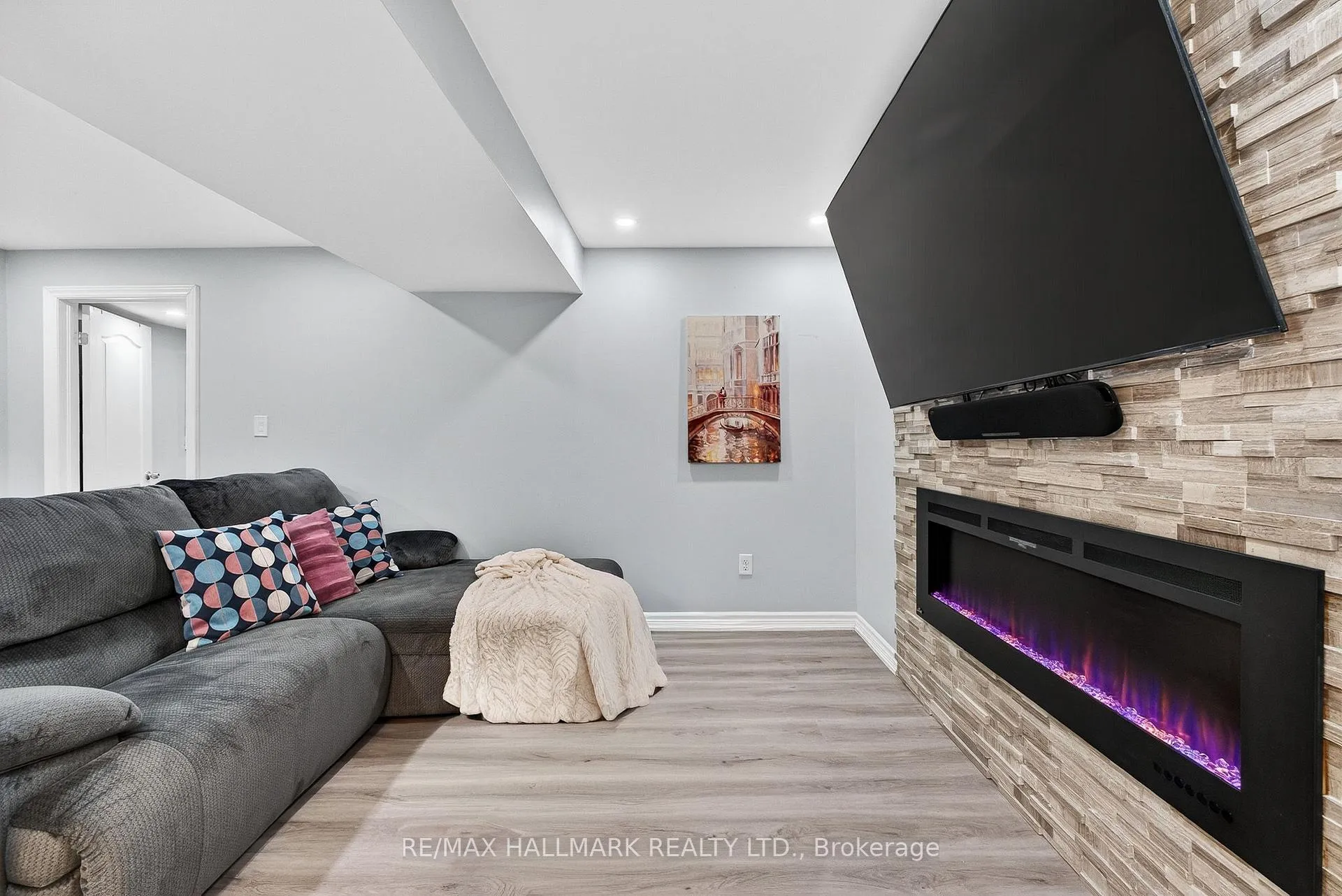 Photo 37 of 30 Catalpa Crescent, Vaughan, Patterson — HOMEH