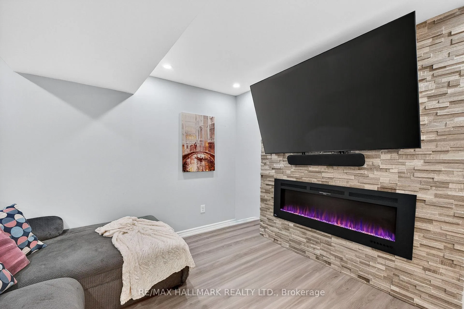 Photo 38 of 30 Catalpa Crescent, Vaughan, Patterson — HOMEH