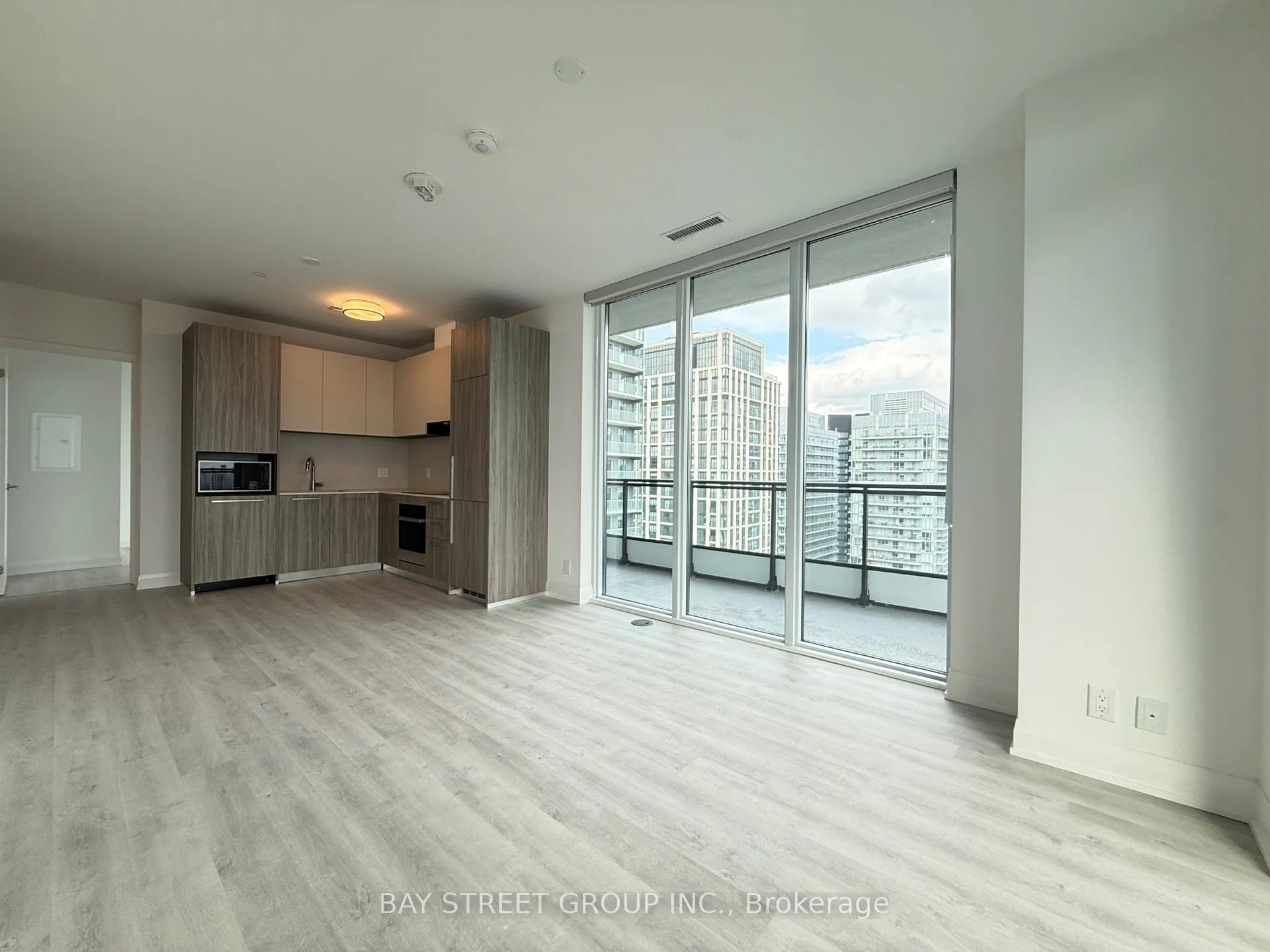 Photo 3 of Unit 3004, 65 Broadway Avenue, Toronto, Mount Pleasant West — HOMEH