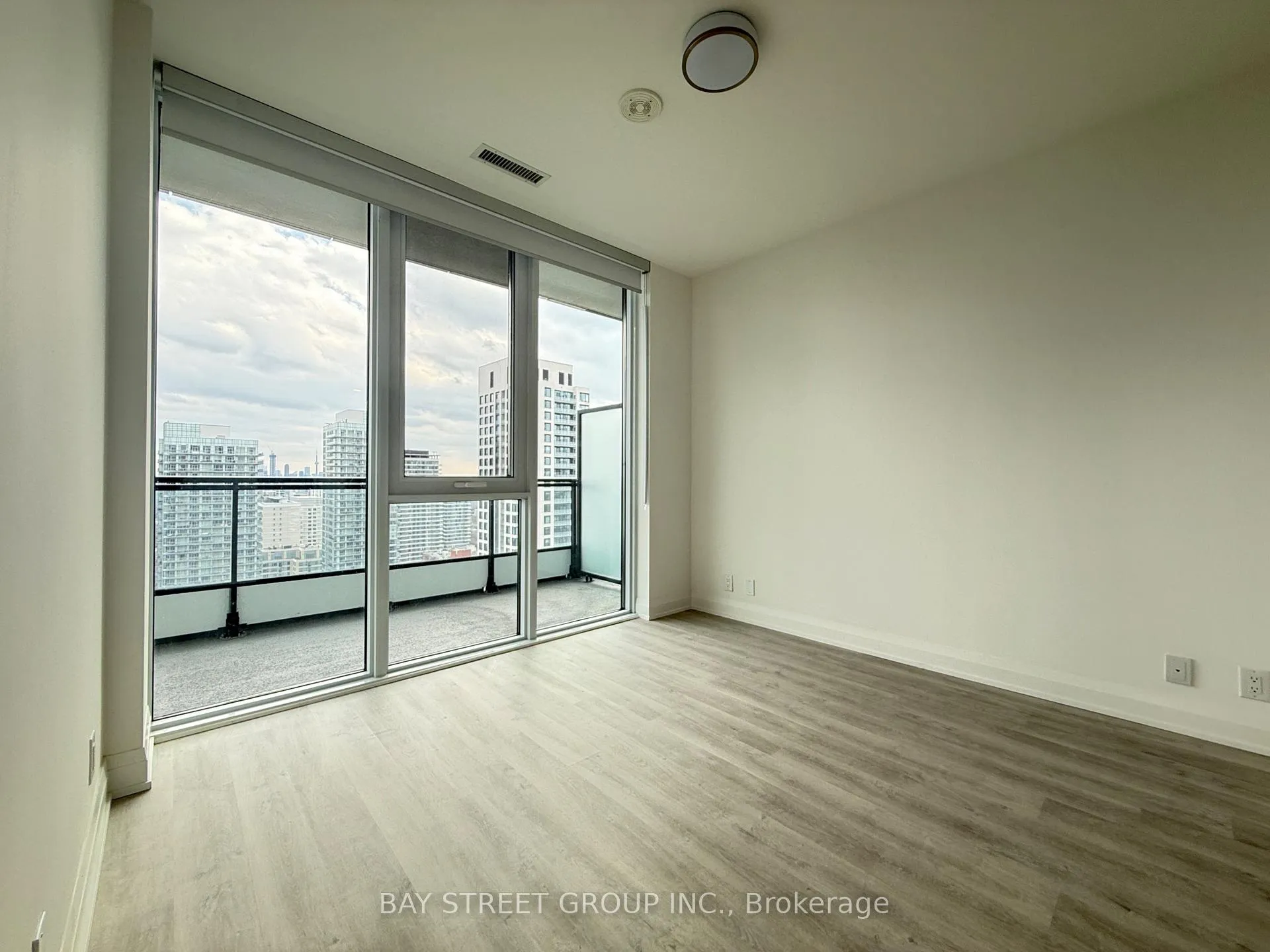 Photo 6 of Unit 3004, 65 Broadway Avenue, Toronto, Mount Pleasant West — HOMEH