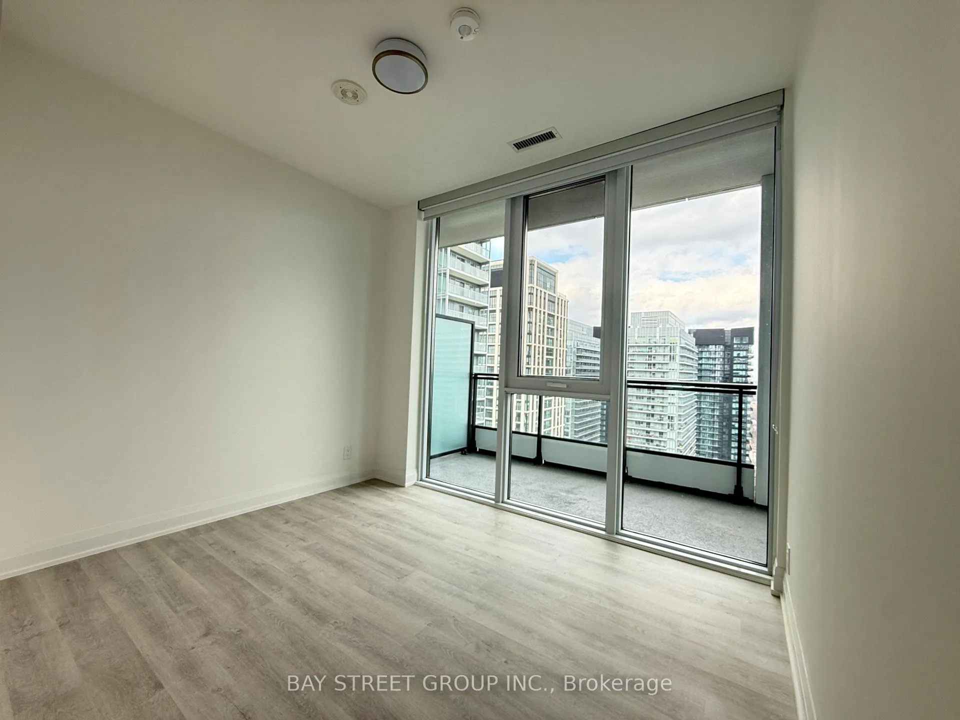 Photo 9 of Unit 3004, 65 Broadway Avenue, Toronto, Mount Pleasant West — HOMEH