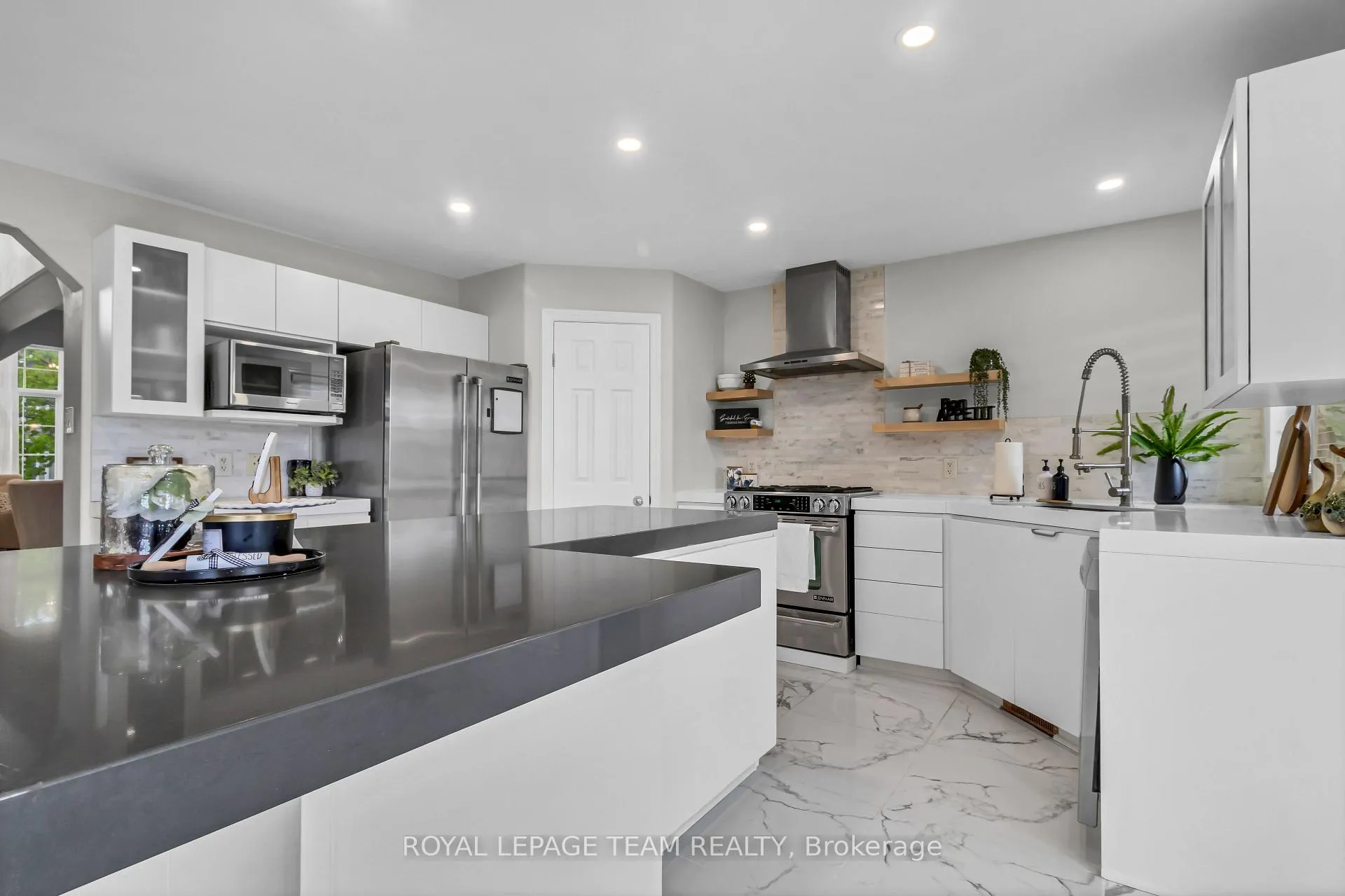 Photo 9 of 3728 Mountain Meadows Crescent, Ottawa, Riverside South/Gloucester Glen — HOMEH