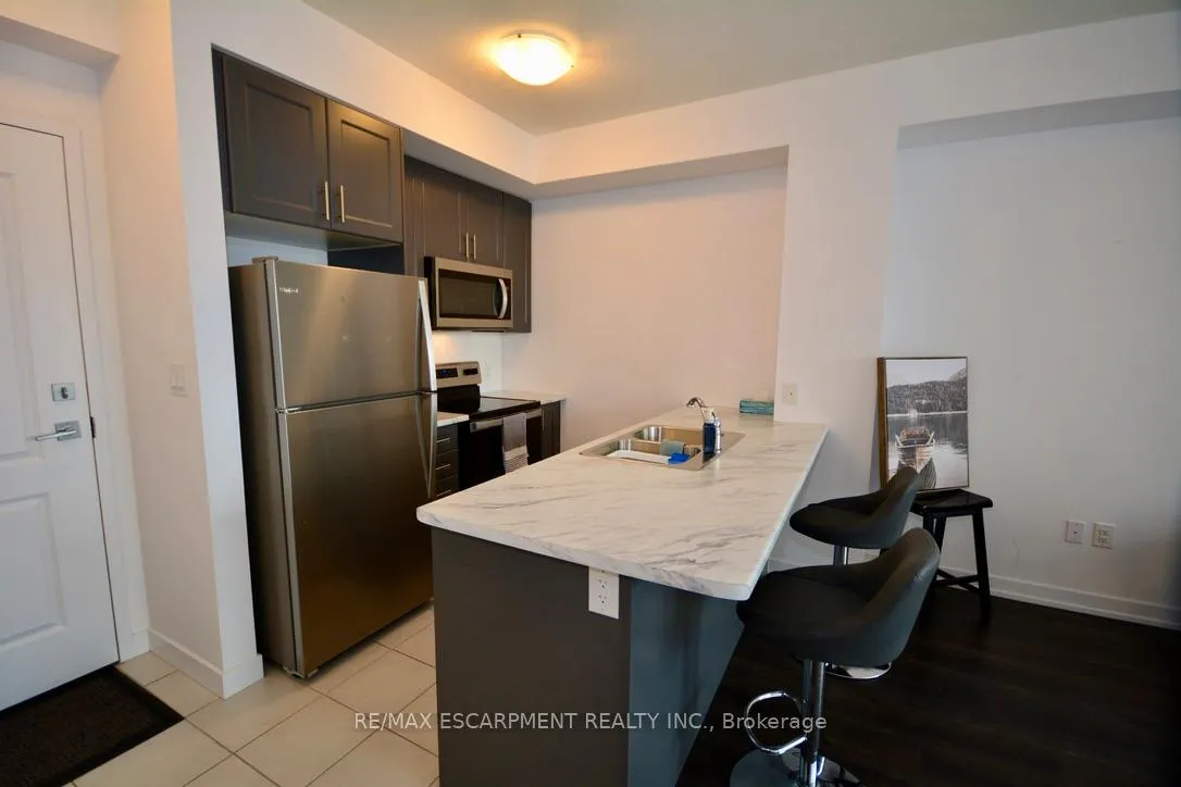 Photo 3 of Unit 404, 450 Dundas Street E, Hamilton, Waterdown — HOMEH