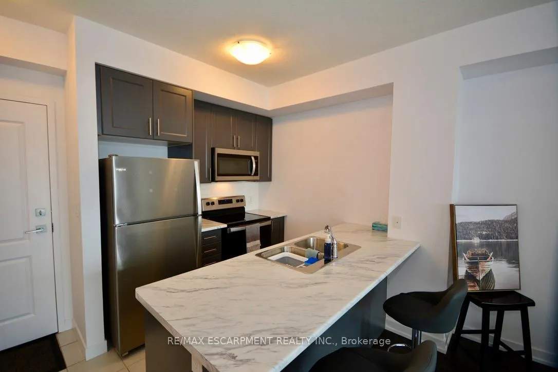 Photo 4 of Unit 404, 450 Dundas Street E, Hamilton, Waterdown — HOMEH