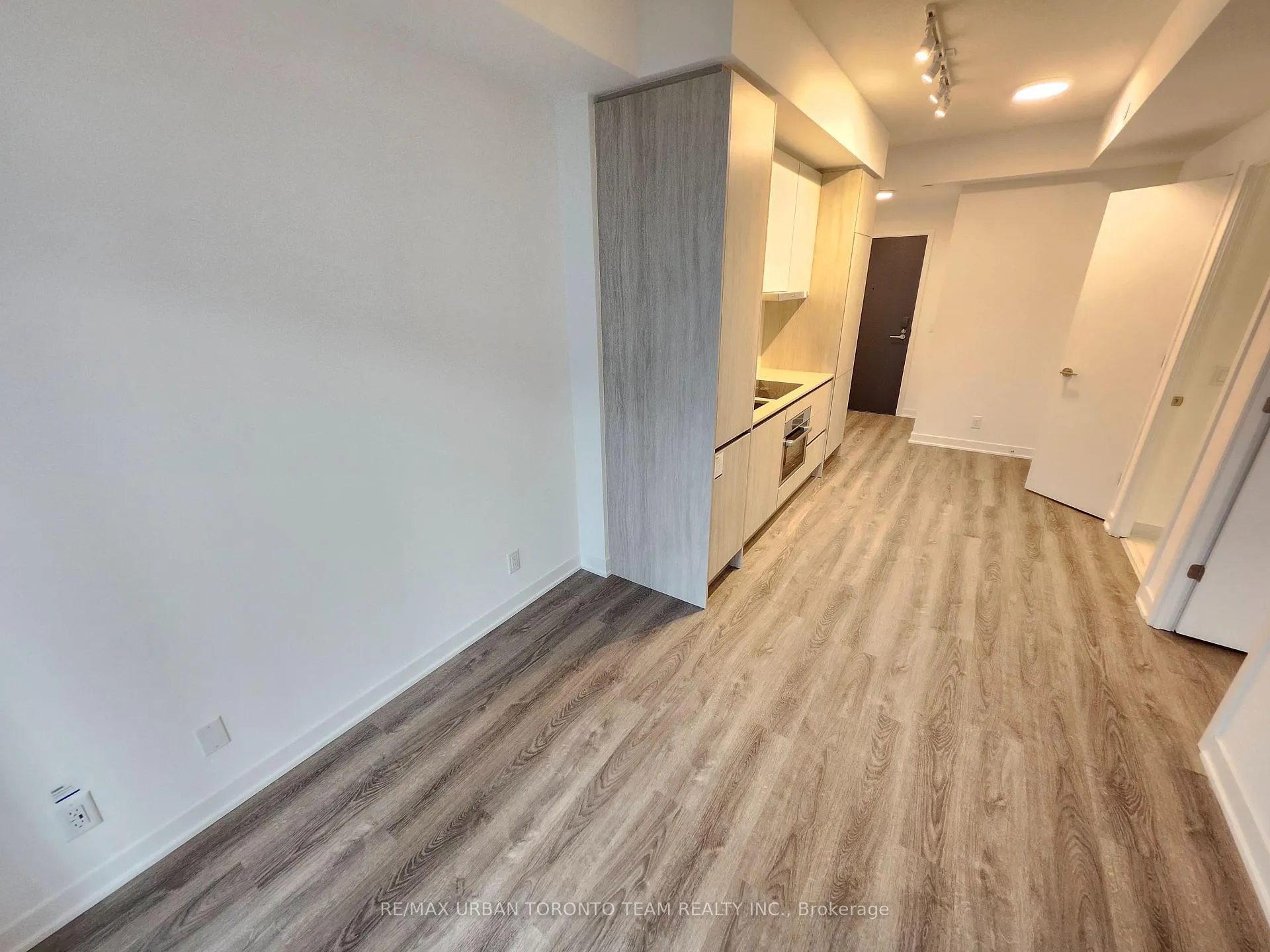 Photo 4 of Unit 1801, 180 Front Street E, Toronto, Moss Park — HOMEH