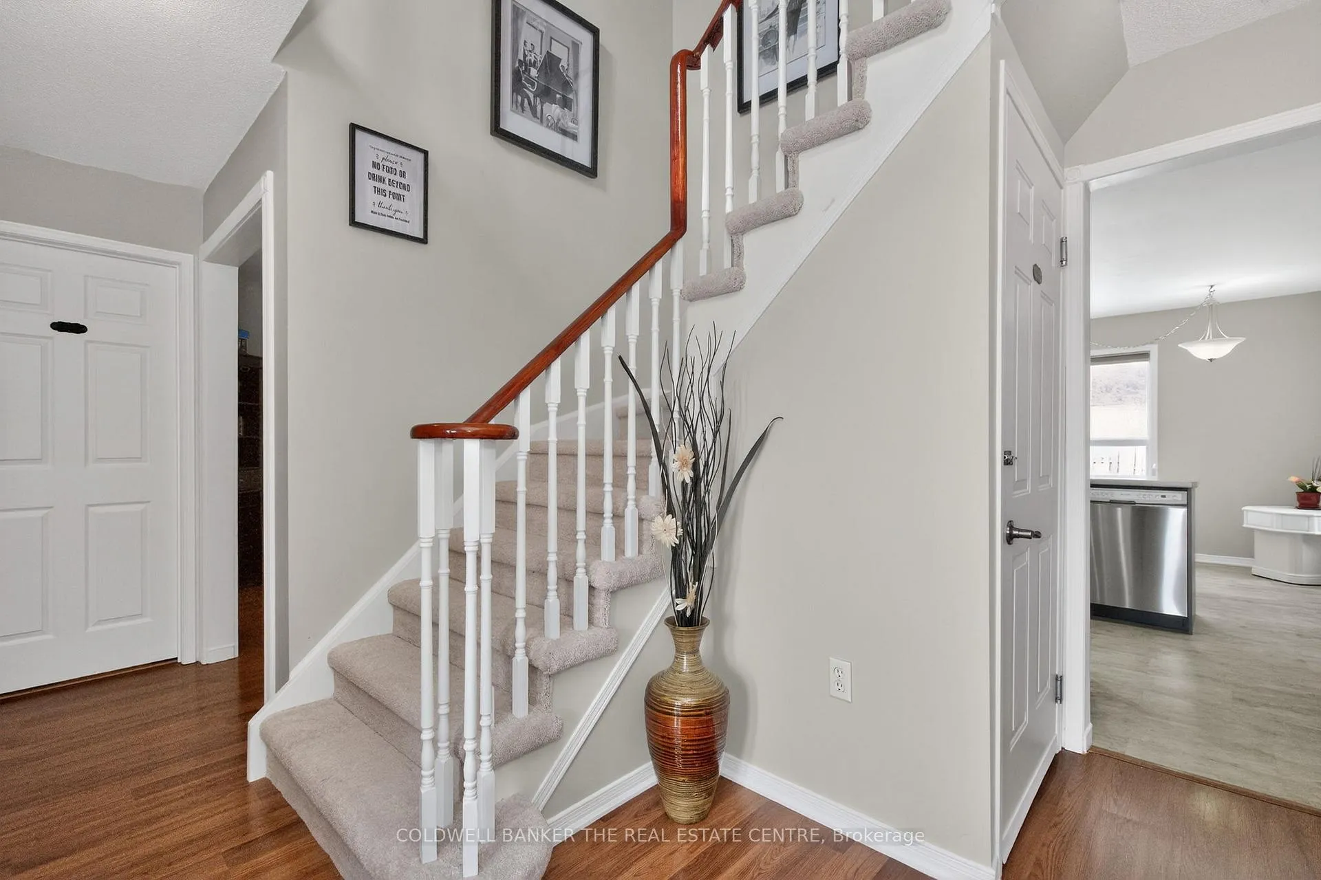 Photo 4 of 1 Mcdougall Drive, Barrie, West Bayfield — HOMEH