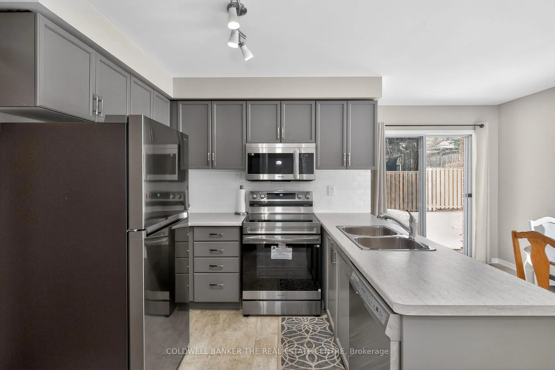Photo 5 of 1 Mcdougall Drive, Barrie, West Bayfield — HOMEH