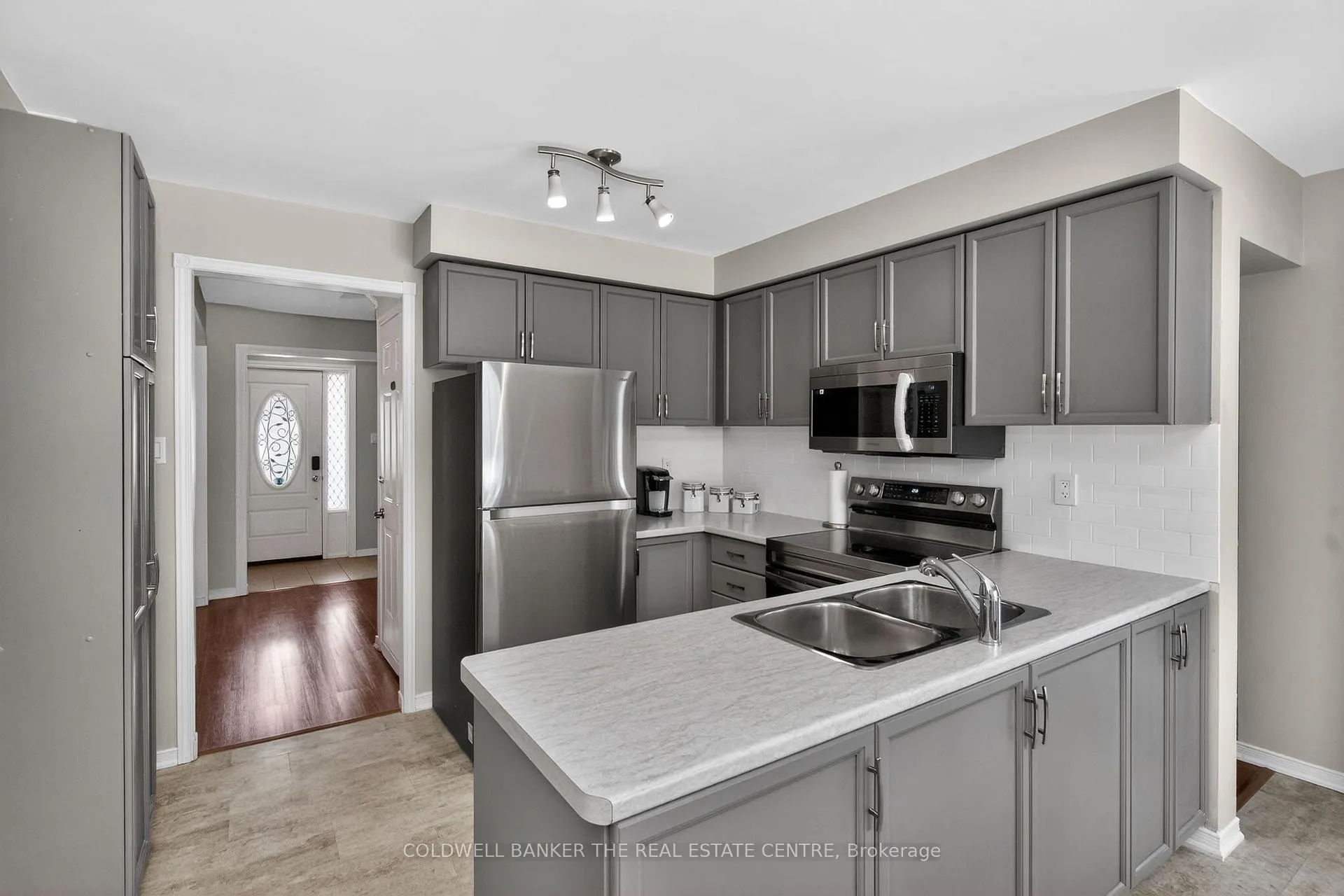 Photo 6 of 1 Mcdougall Drive, Barrie, West Bayfield — HOMEH