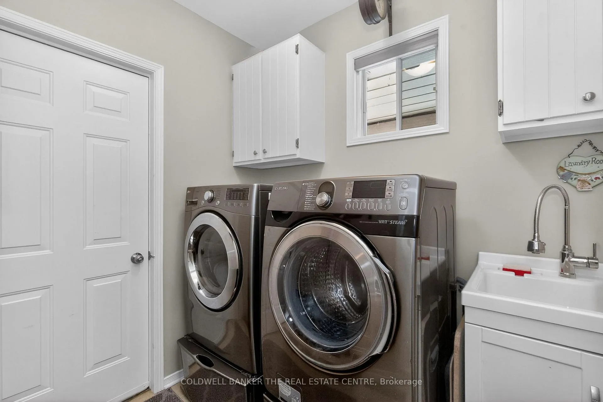 Photo 14 of 1 Mcdougall Drive, Barrie, West Bayfield — HOMEH