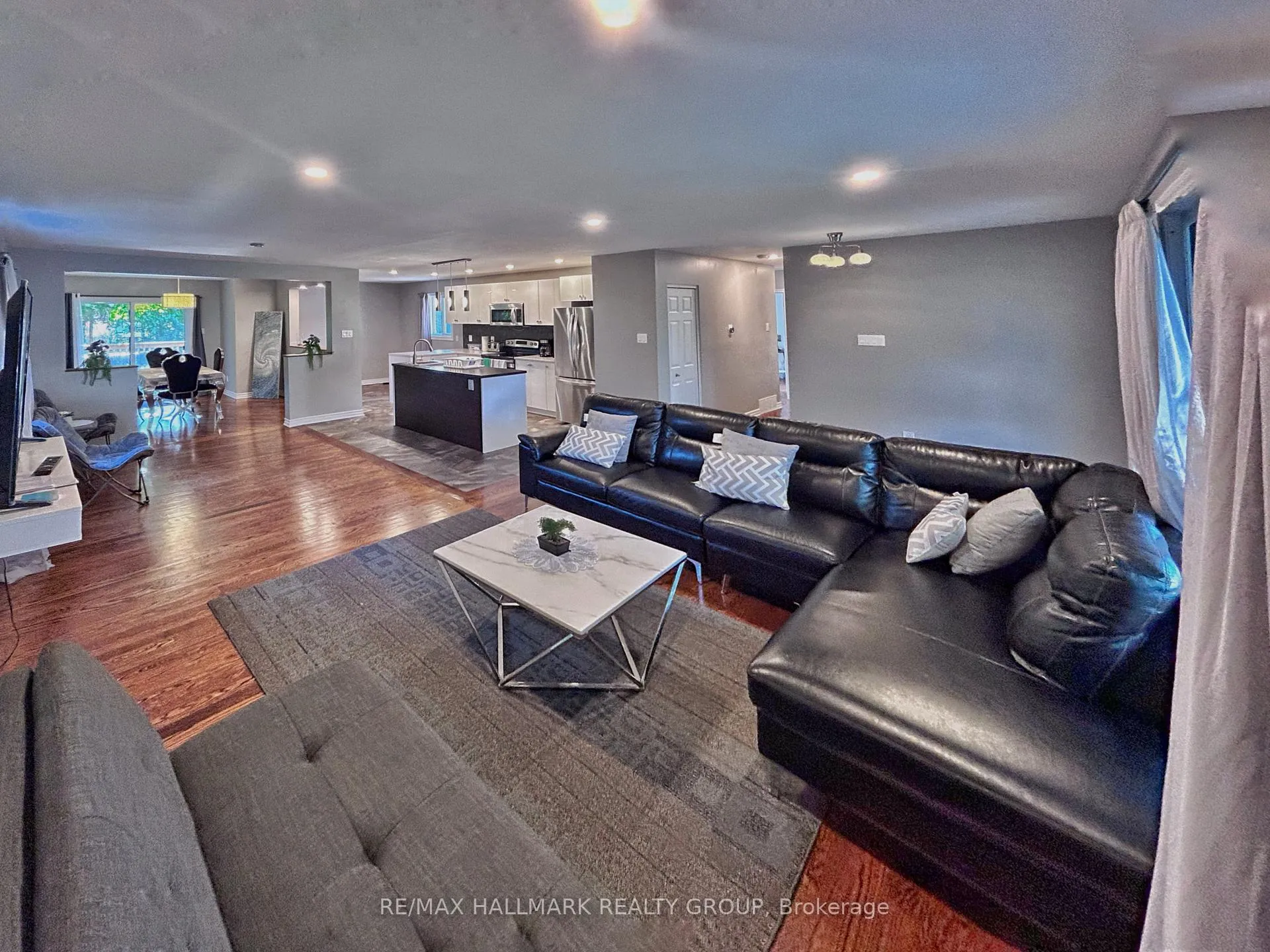 Photo 3 of 18 Forest Park Avenue, Ottawa, City View/Skyline/Fisher Heights/Parkwood Hills — HOMEH