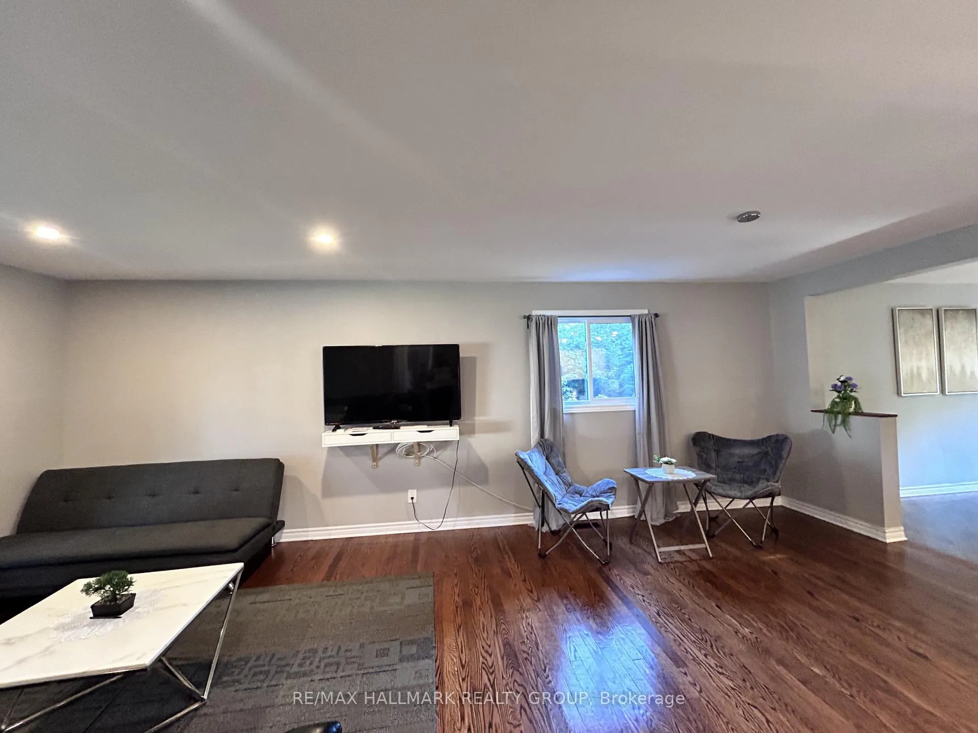 Photo 4 of 18 Forest Park Avenue, Ottawa, City View/Skyline/Fisher Heights/Parkwood Hills — HOMEH