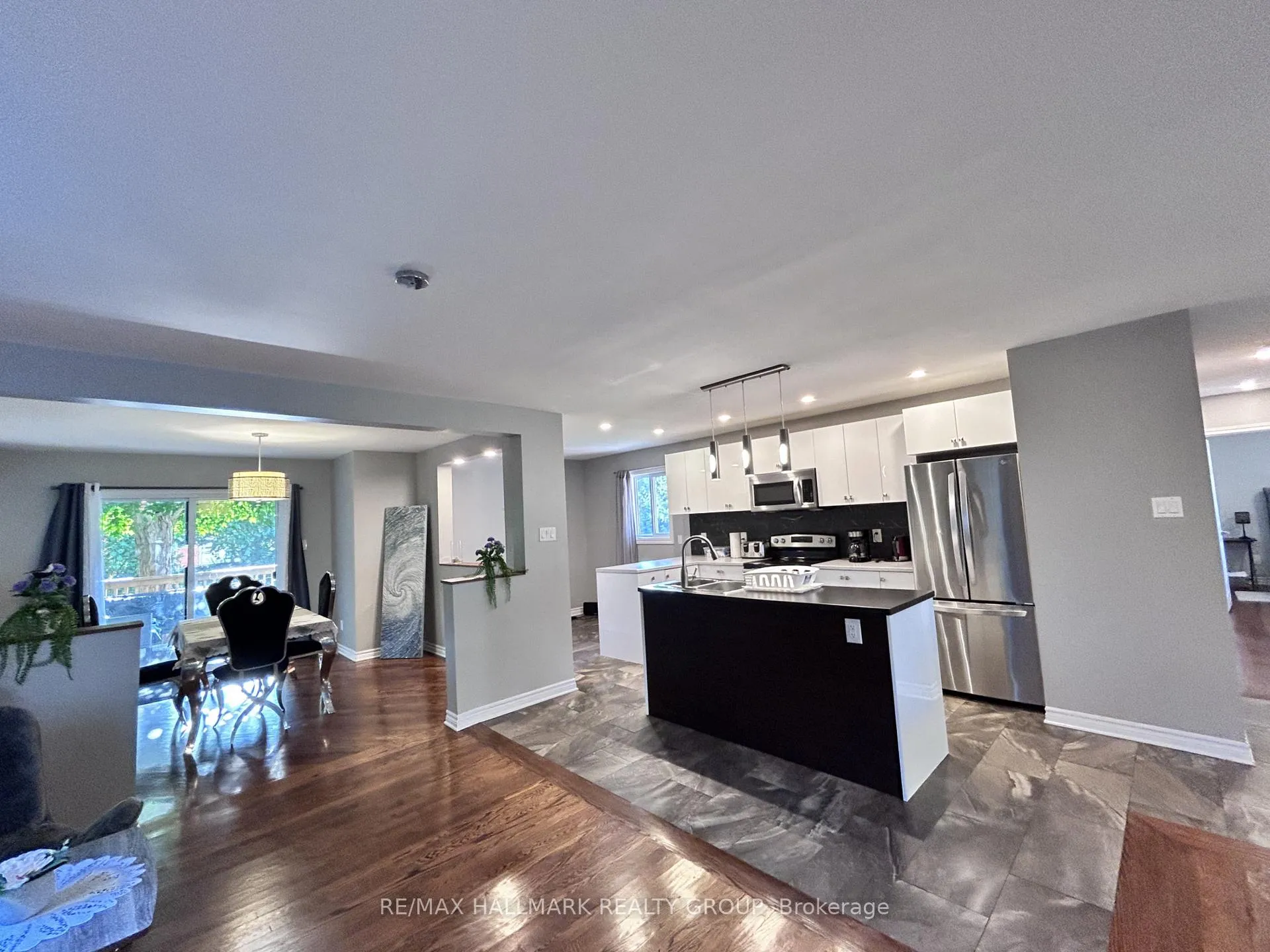 Photo 6 of 18 Forest Park Avenue, Ottawa, City View/Skyline/Fisher Heights/Parkwood Hills — HOMEH