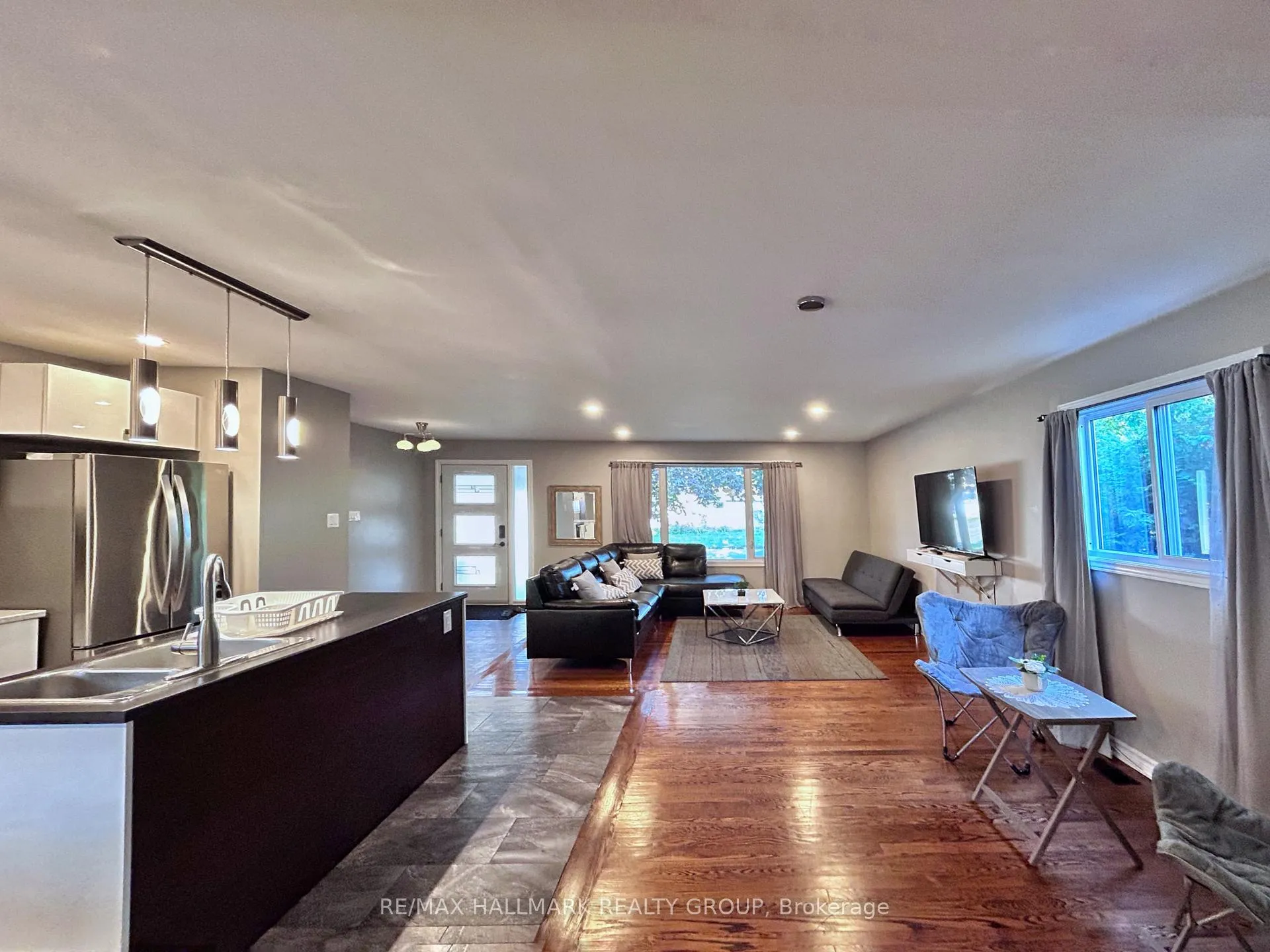 Photo 7 of 18 Forest Park Avenue, Ottawa, City View/Skyline/Fisher Heights/Parkwood Hills — HOMEH