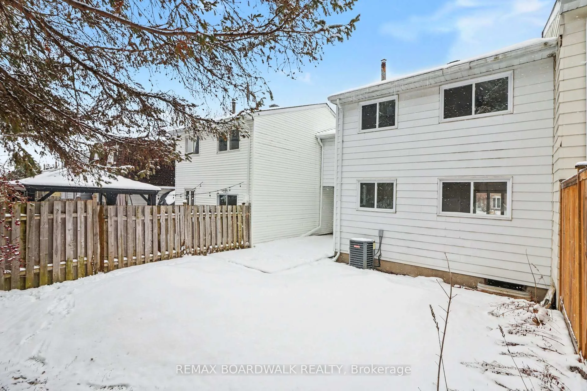 Photo 3 of 2508 Autumn Hill Crescent, Ottawa, Blackburn Hamlet (South) — HOMEH