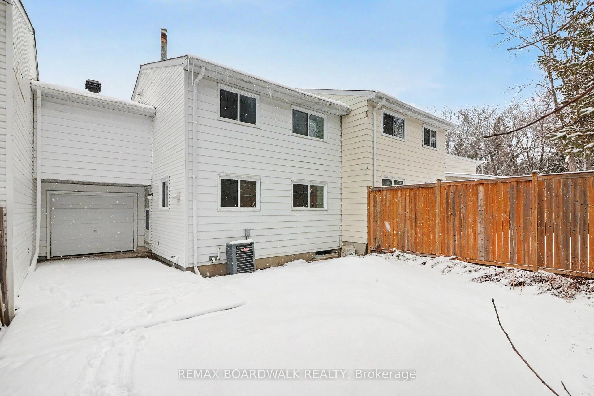 Photo 4 of 2508 Autumn Hill Crescent, Ottawa, Blackburn Hamlet (South) — HOMEH