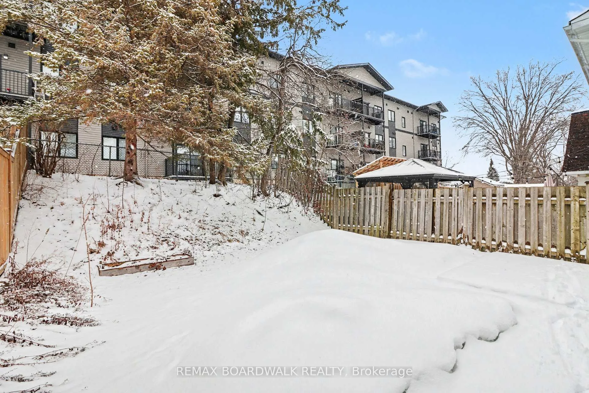 Photo 5 of 2508 Autumn Hill Crescent, Ottawa, Blackburn Hamlet (South) — HOMEH