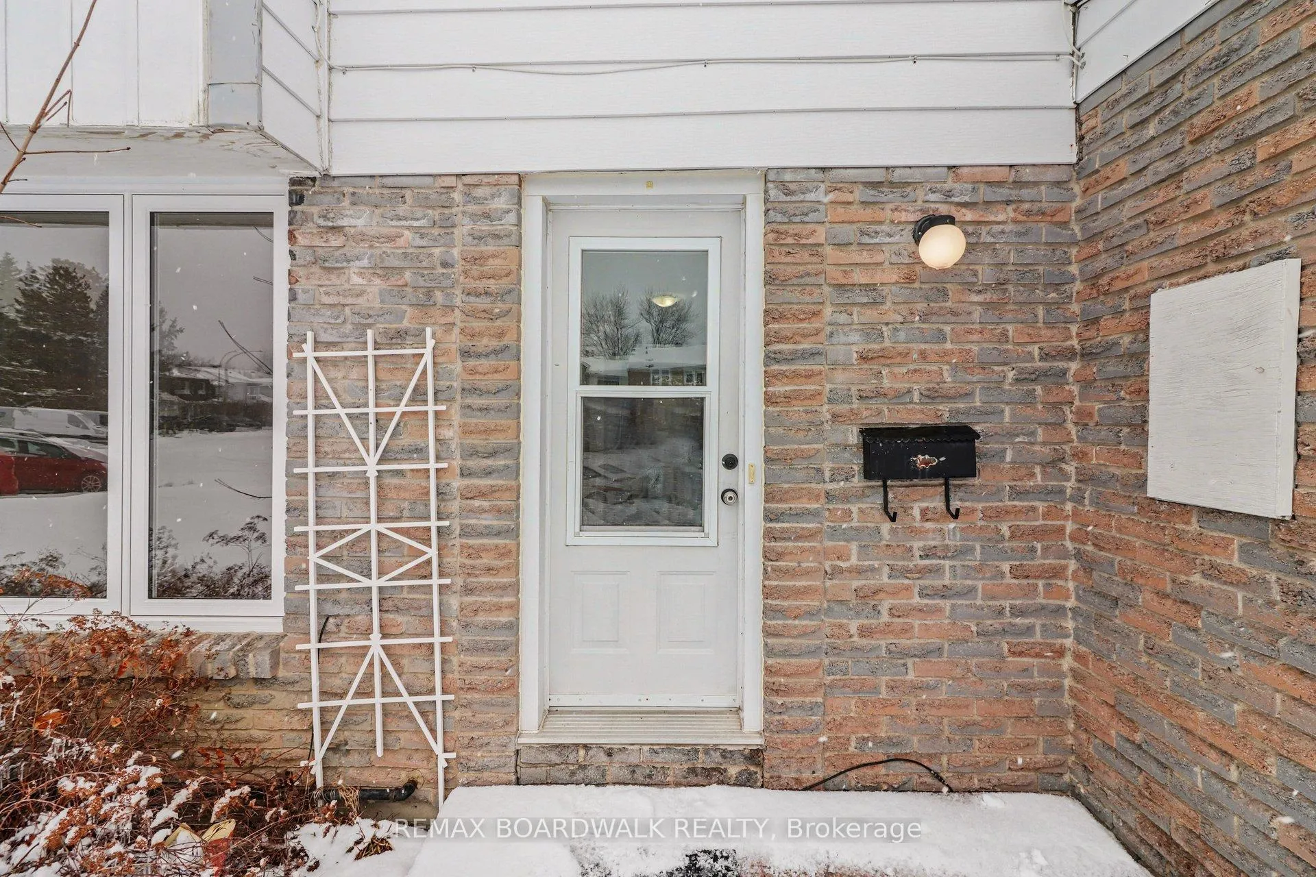 Photo 7 of 2508 Autumn Hill Crescent, Ottawa, Blackburn Hamlet (South) — HOMEH