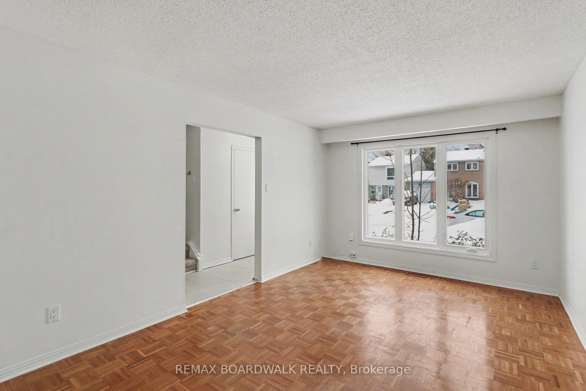 Photo 12 of 2508 Autumn Hill Crescent, Ottawa, Blackburn Hamlet (South) — HOMEH