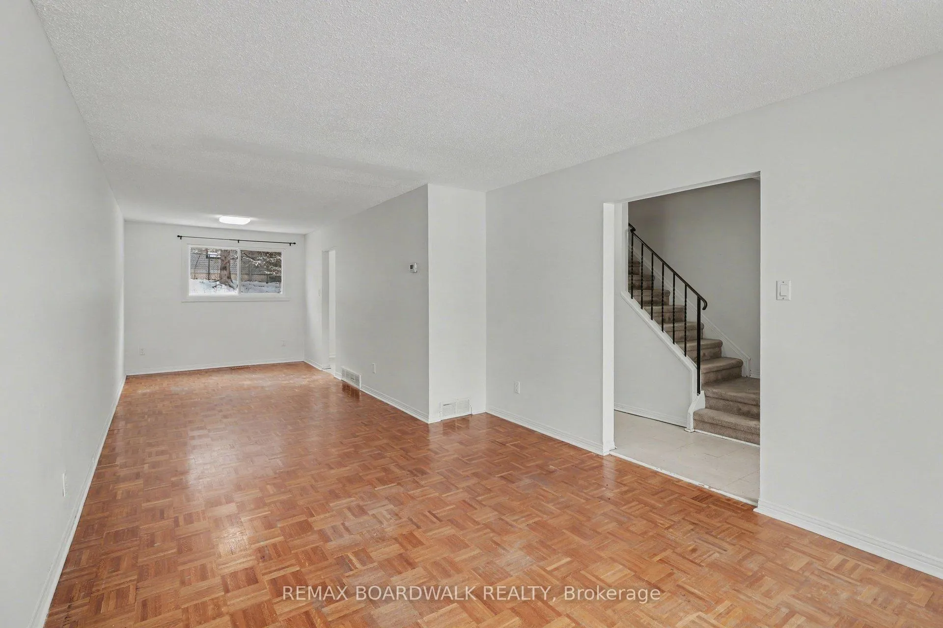 Photo 13 of 2508 Autumn Hill Crescent, Ottawa, Blackburn Hamlet (South) — HOMEH