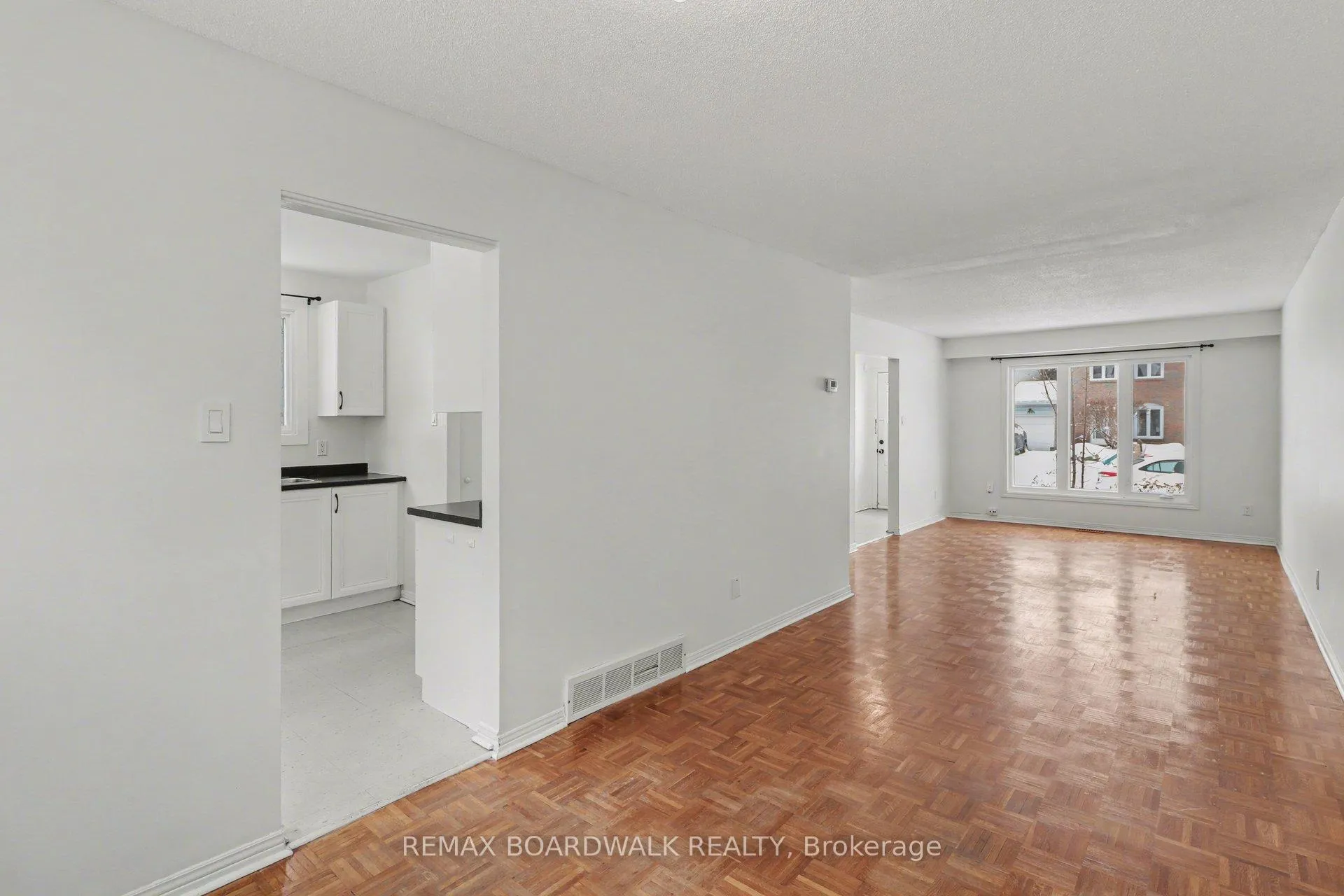 Photo 14 of 2508 Autumn Hill Crescent, Ottawa, Blackburn Hamlet (South) — HOMEH