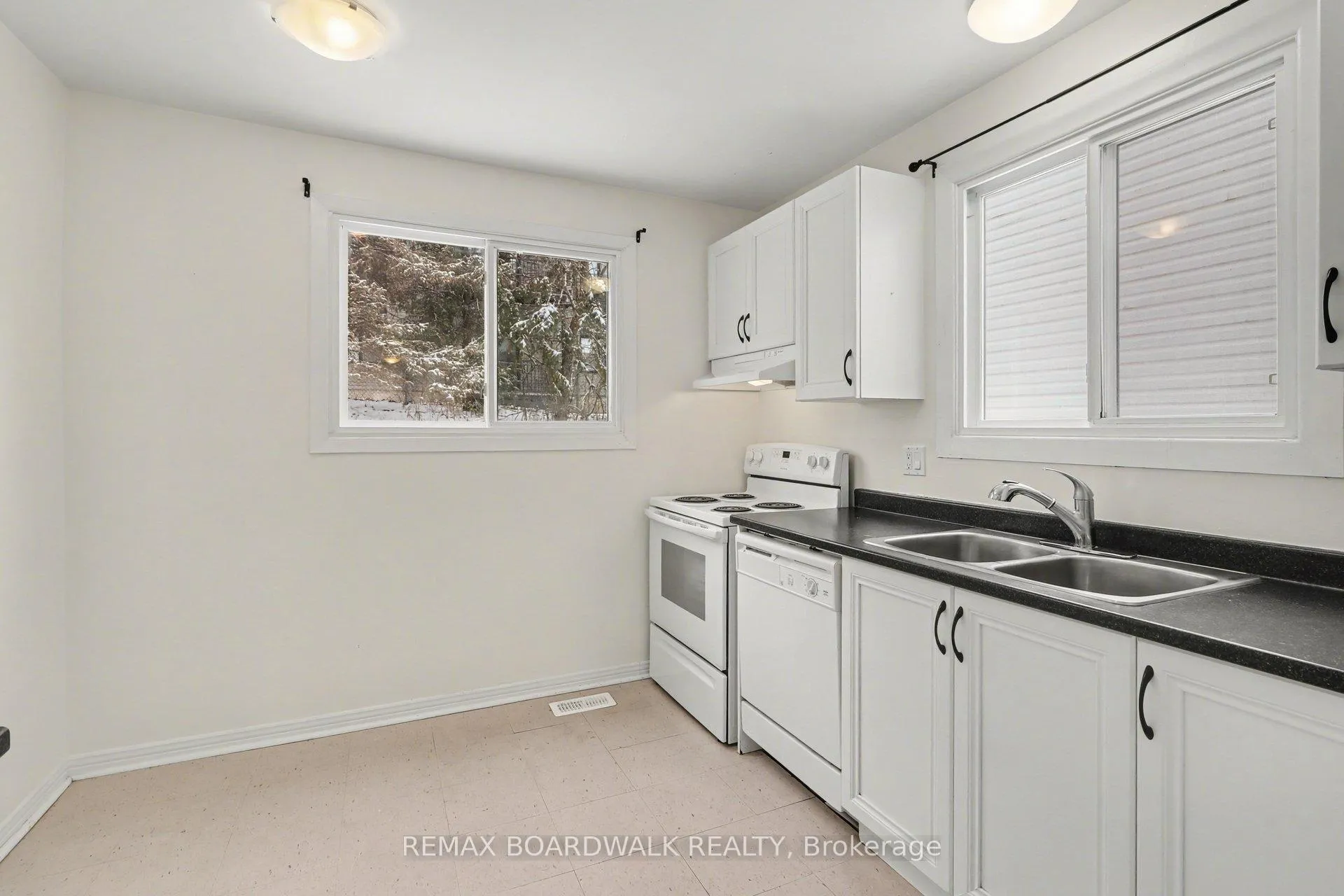 Photo 20 of 2508 Autumn Hill Crescent, Ottawa, Blackburn Hamlet (South) — HOMEH
