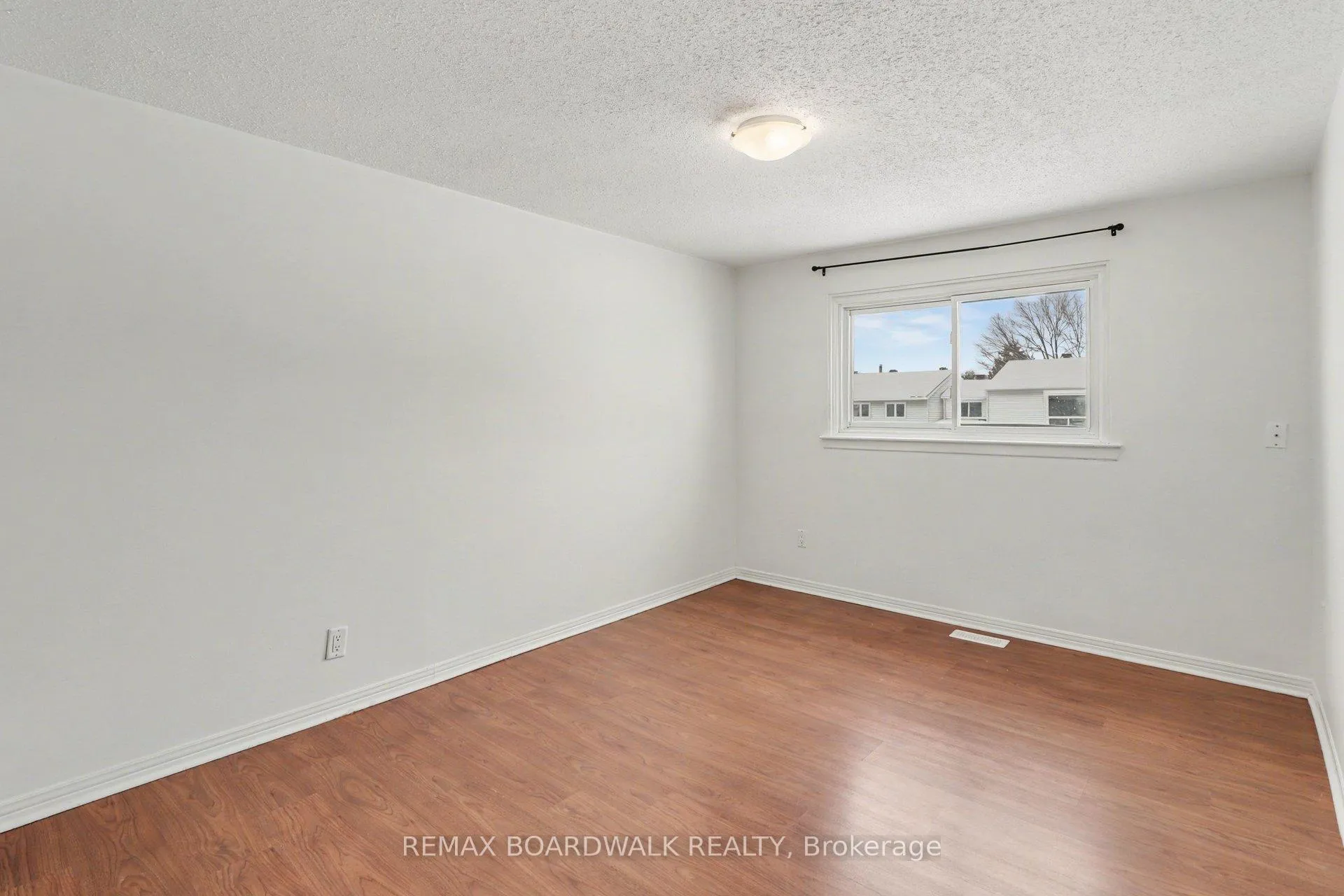 Photo 28 of 2508 Autumn Hill Crescent, Ottawa, Blackburn Hamlet (South) — HOMEH